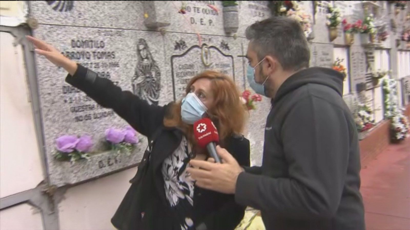 La lápida desaparecida en Carabanchel vuelve misteriosamente a su sitio para terror y espanto de los familiares