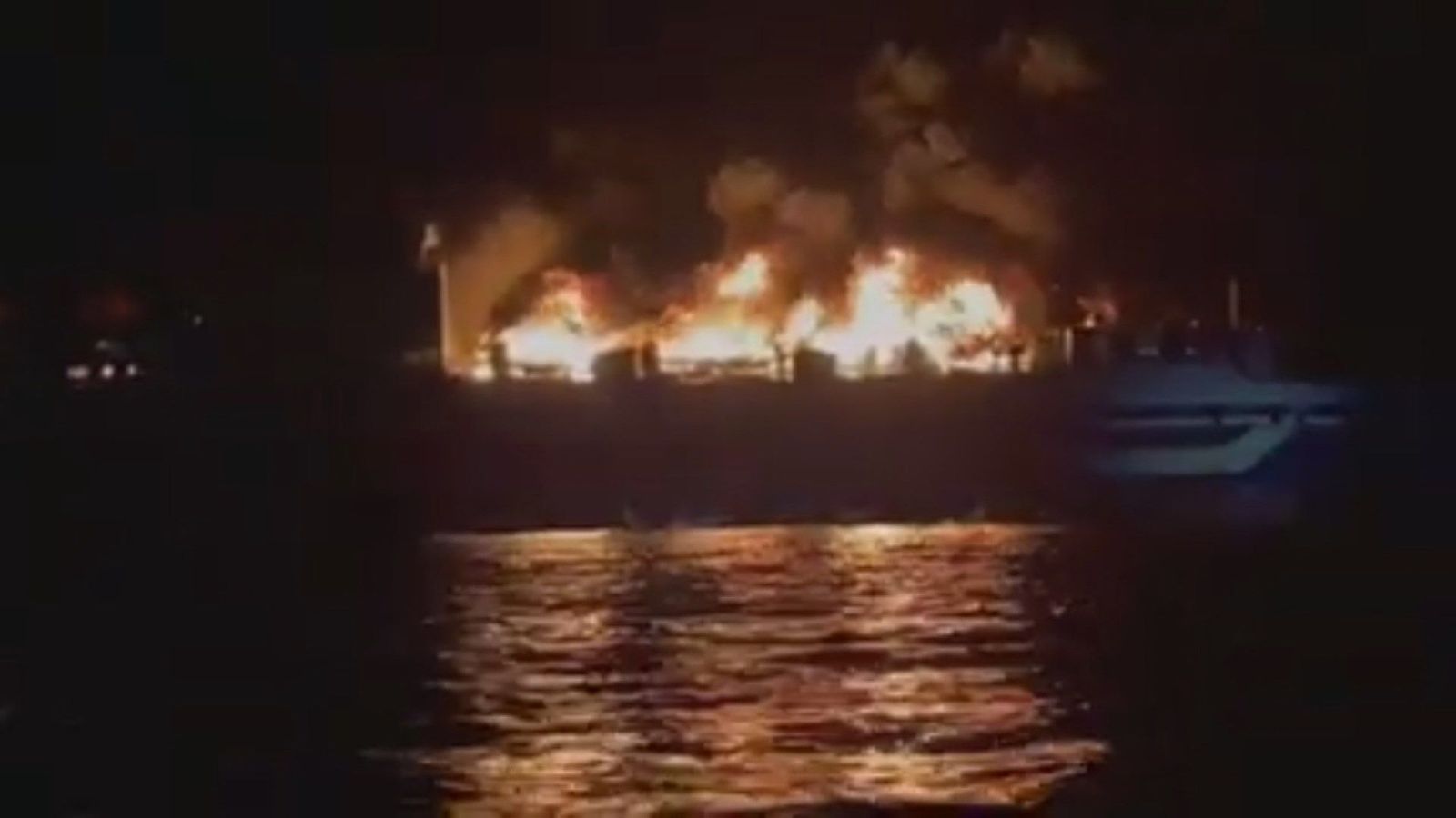 Arde un crucero con 288 personas a bordo en las costas de Grecia
