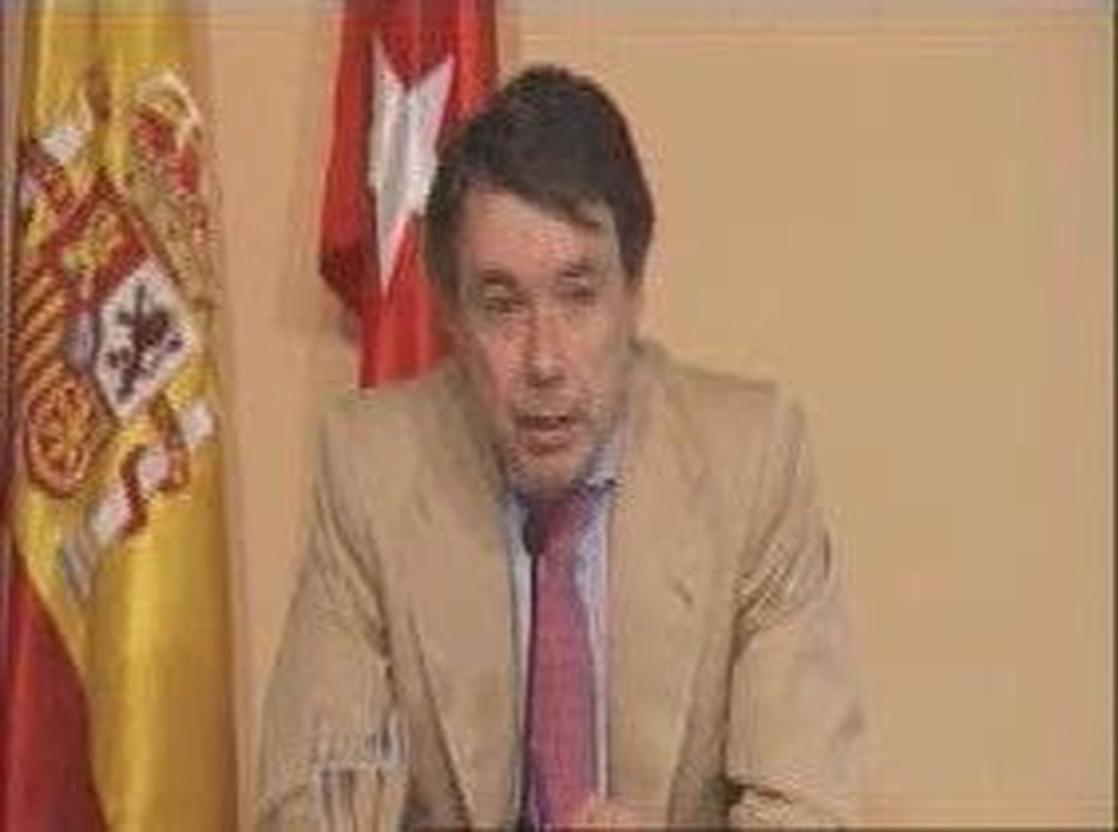 González califica de "inadmisible" la actitud de Rubalcaba en los desahucios
