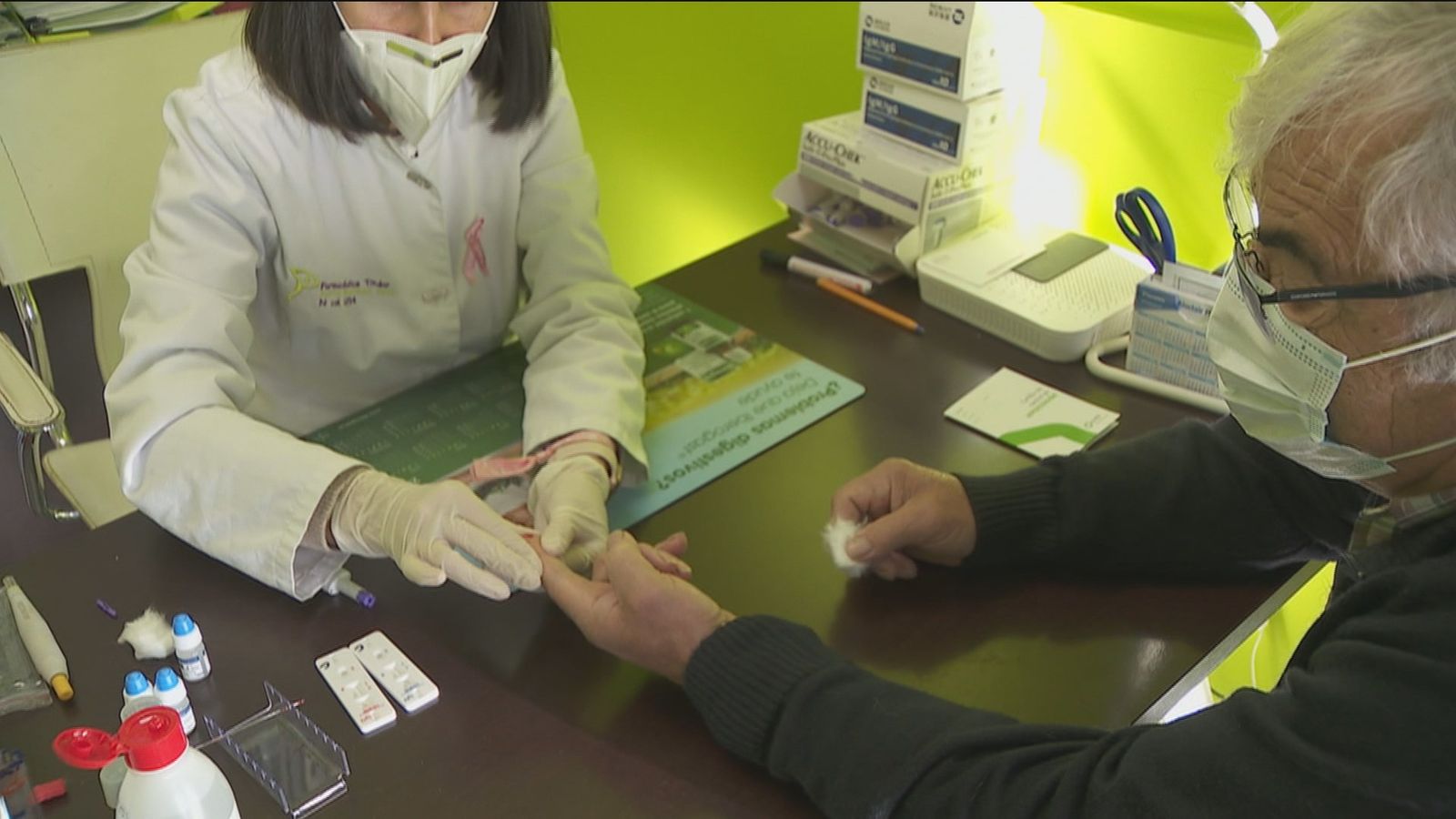 Madrid insiste en que los ciudadanos puedan hacerse test en farmacias de forma libre y voluntaria