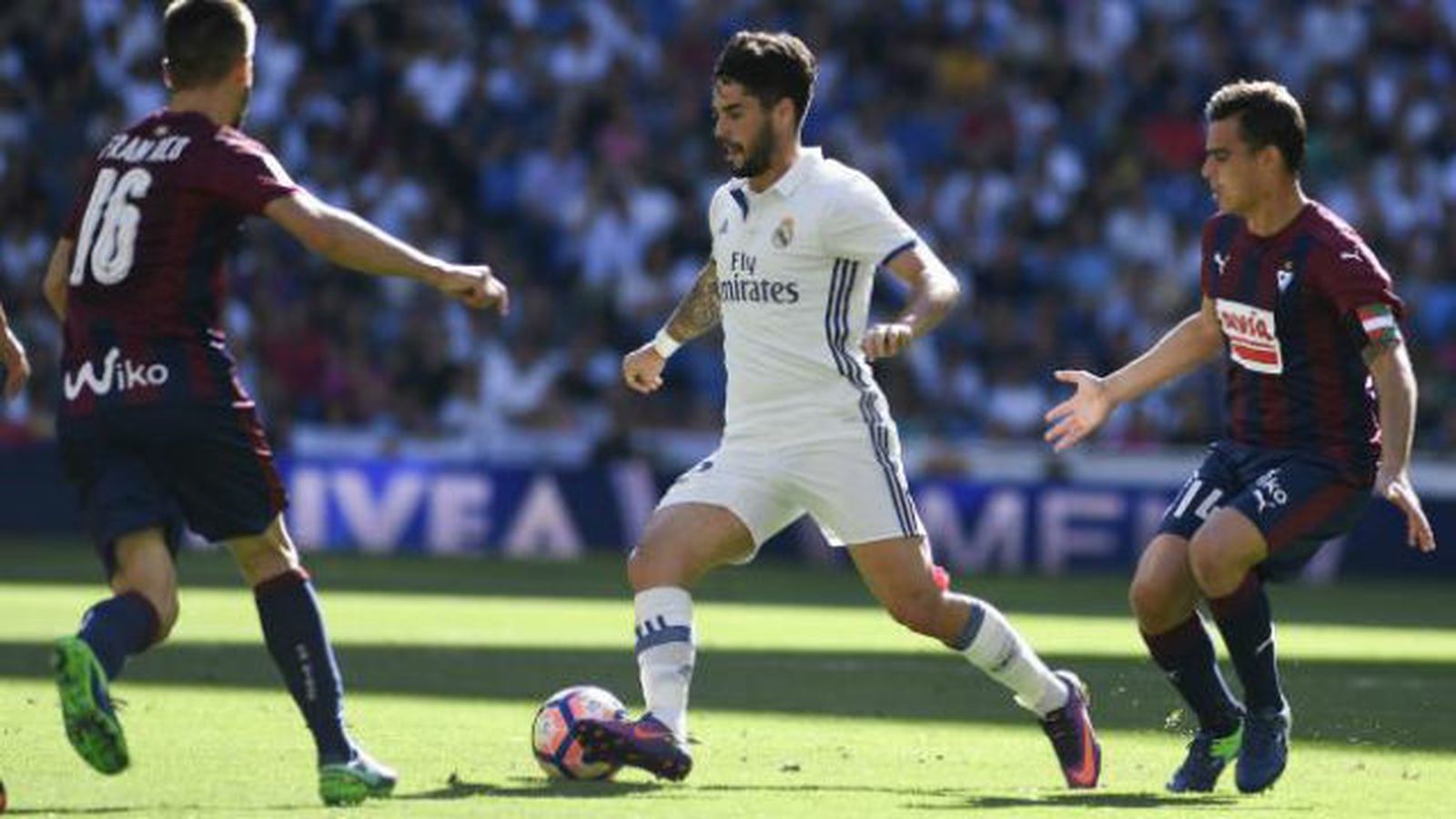 Isco ante el Eibar