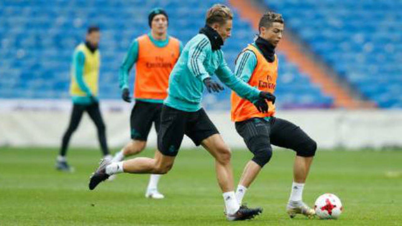 El Real Madrid cierra 2017 con una sesión en el Bernabéu