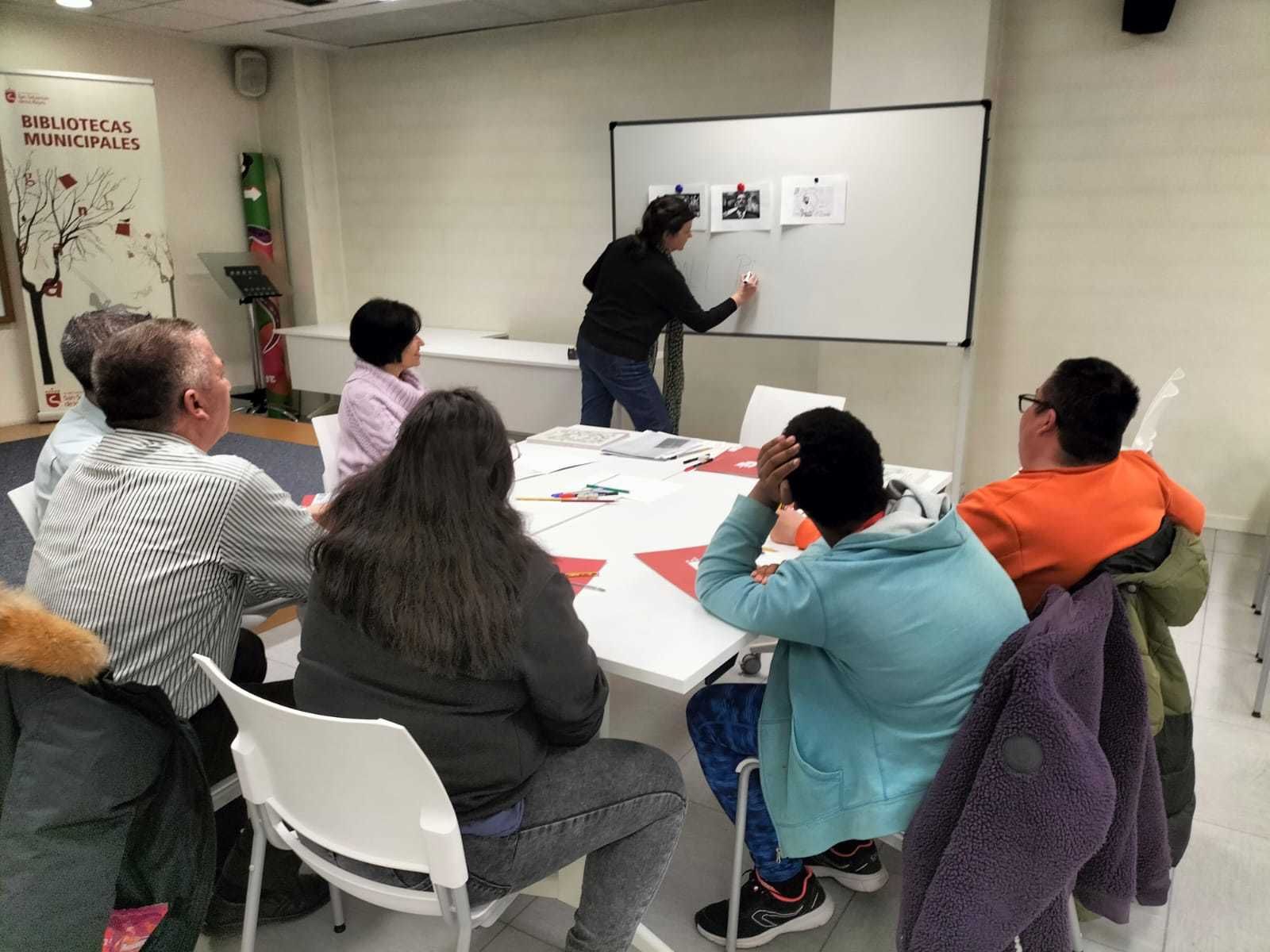 Una sesión del Club de Lectura Fácil de San Sebastián de los Reyes