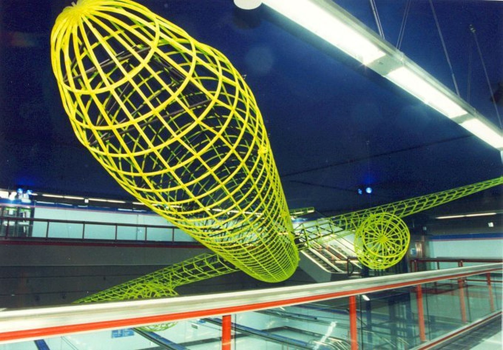 El avión de la estación de Metro de Colombia