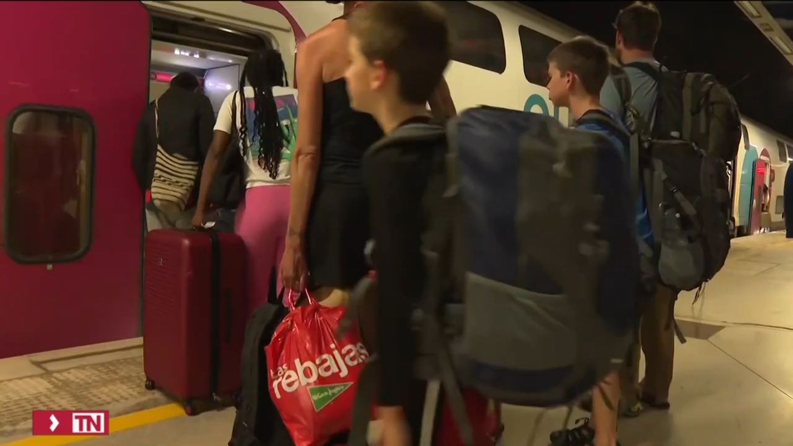 Viajeros atrapados en un tren Ouigo en un túnel