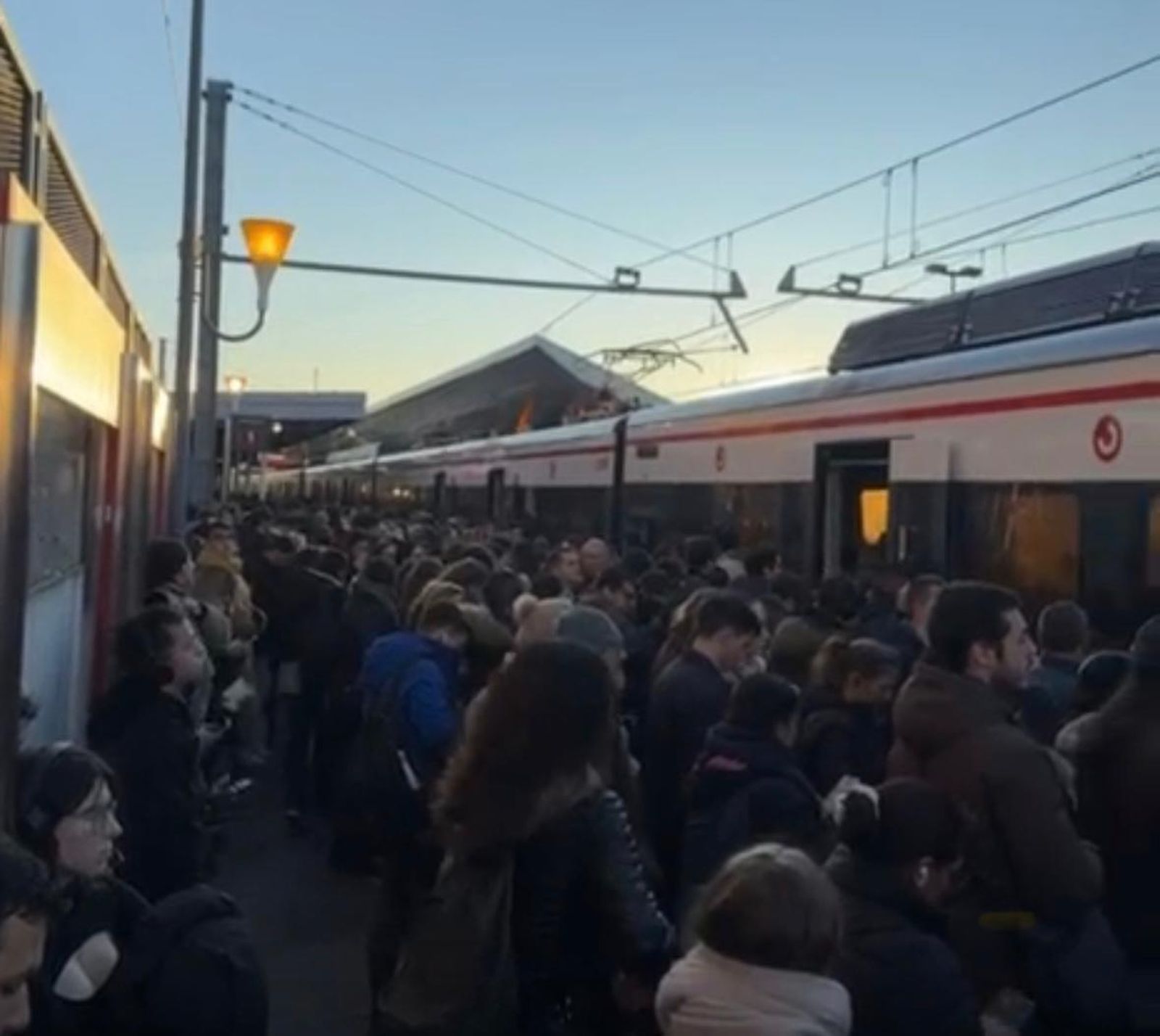 Retrasos en los Cercanías Madrid entre Atocha y Alcalá de Henares por la avería de un tren