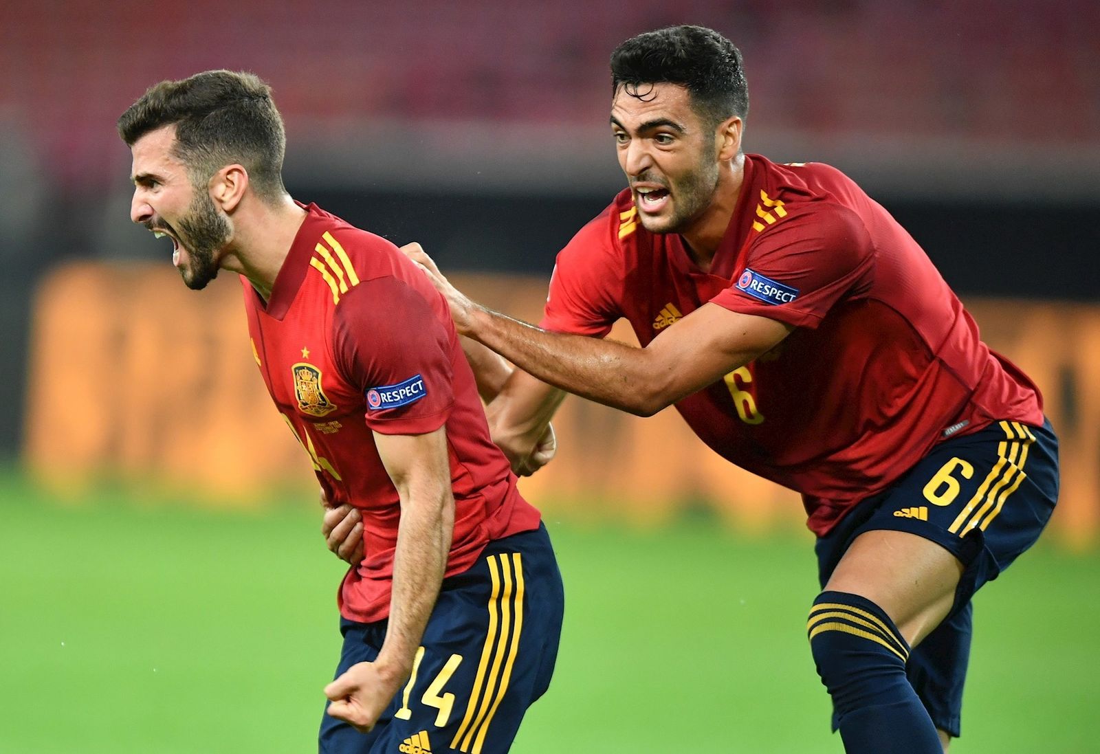 Luis Gayá celebra el gol del empate ante Alemania