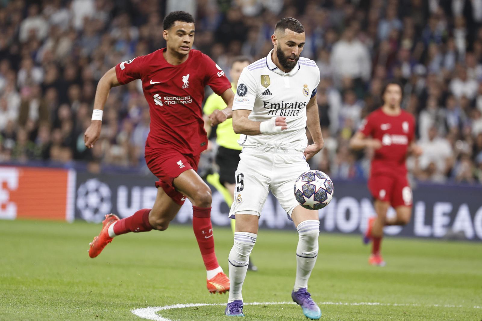 Benzema ante el Liverpool
