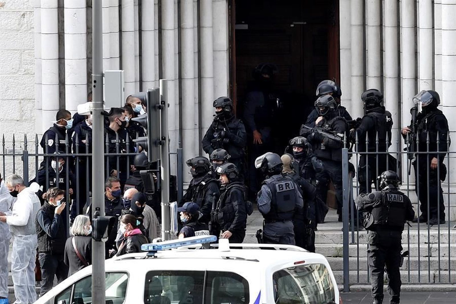 El terrorismo vuelve a atacar a Francia con tres muertos en una iglesia de Niza