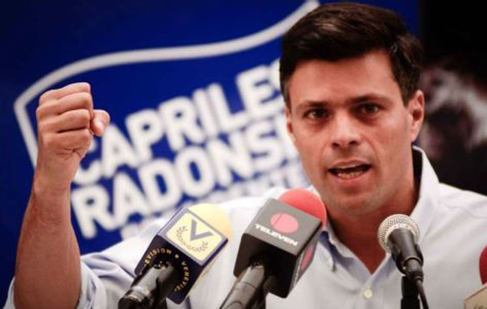Leopoldo López pide no decaer en la lucha y anuncia el embarazo de su esposa