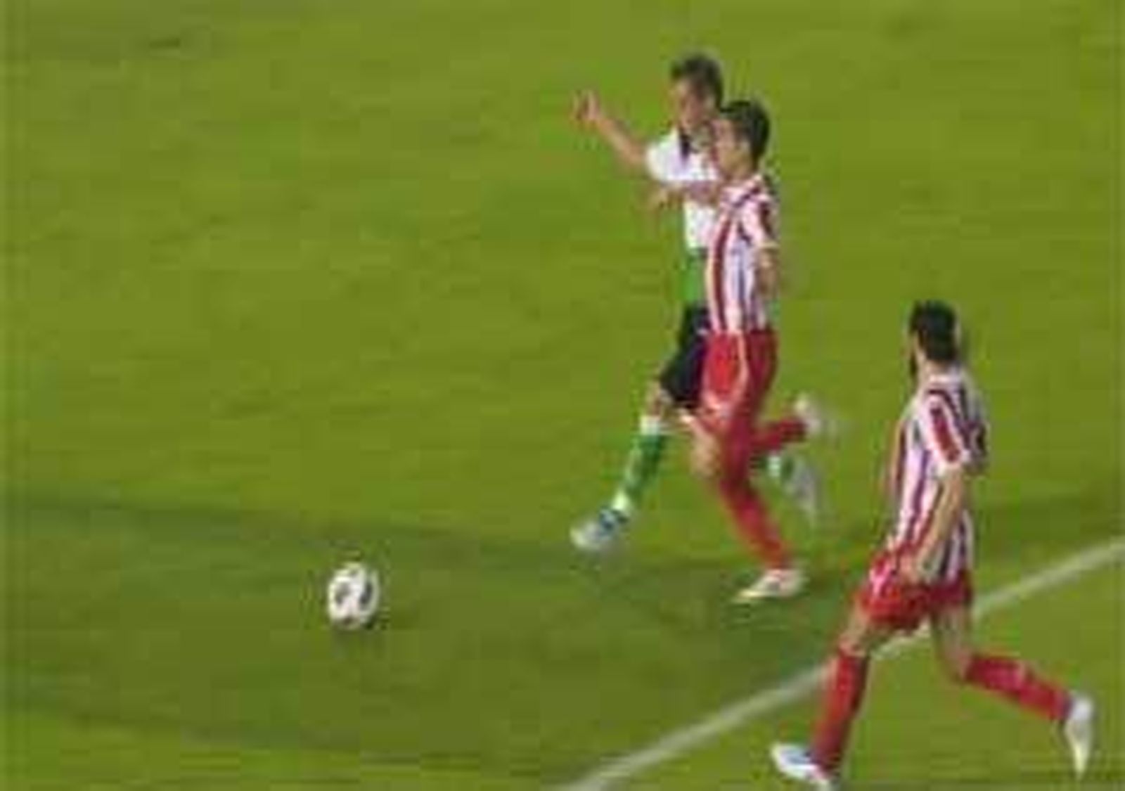 El Racing remonta al Atlético de Madrid, 2-1, y se asegura la permanencia