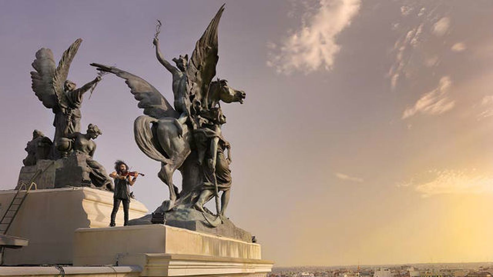 Barajas acoje una gira fotográfica sobre Madrid de Javier Aranburu