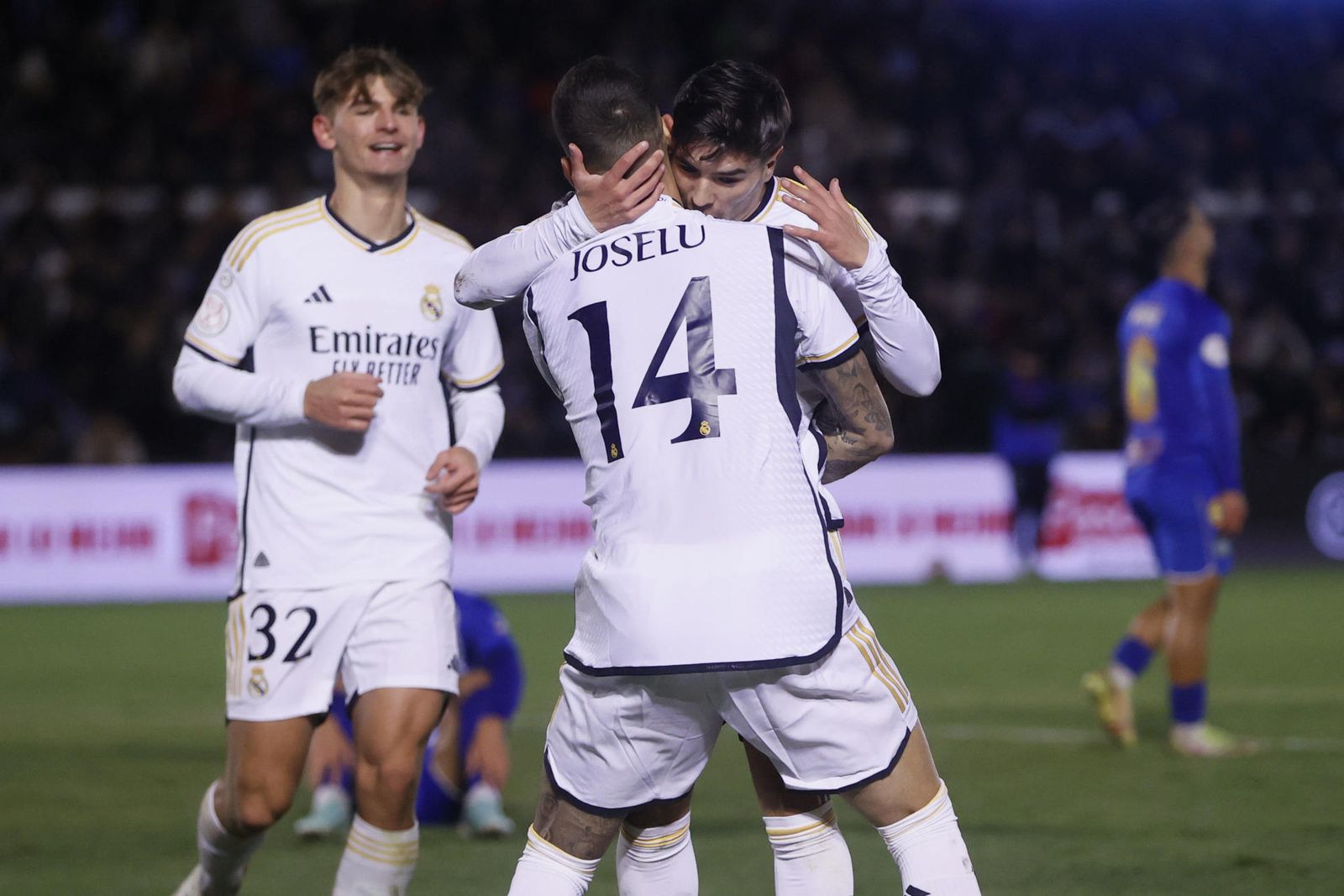 Joselu y Brahim celebran un gol ante la Arandina