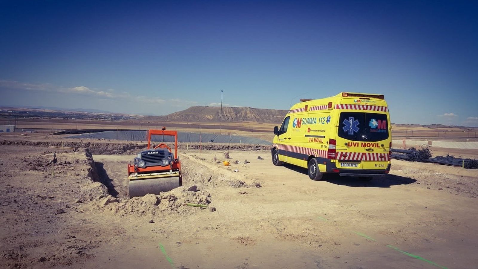 Un trabajador herido de gravedad al ser arrollado por una apisonadora