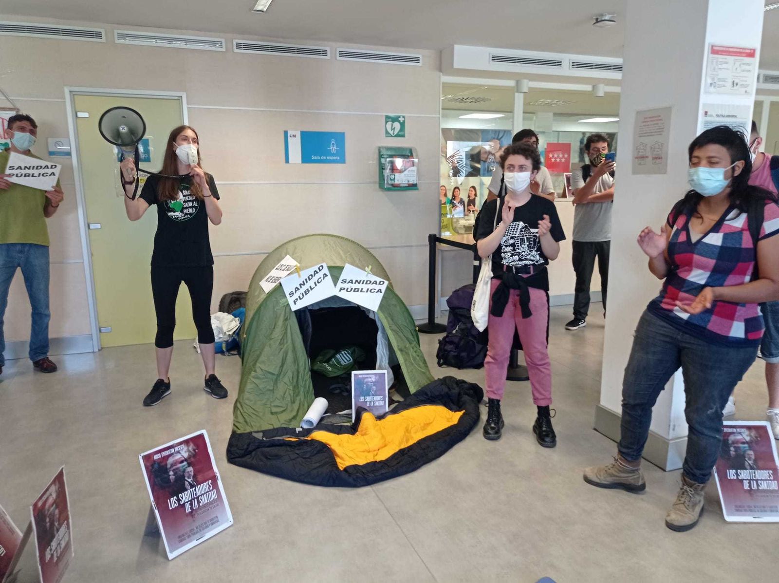 Encierro de médicos y otros colectivos en la Gerencia de Atención Primaria de Madrid
