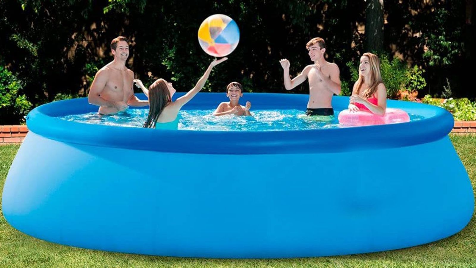 Las piscinas hinchables triunfan este verano, pero nos avisan de sus peligros