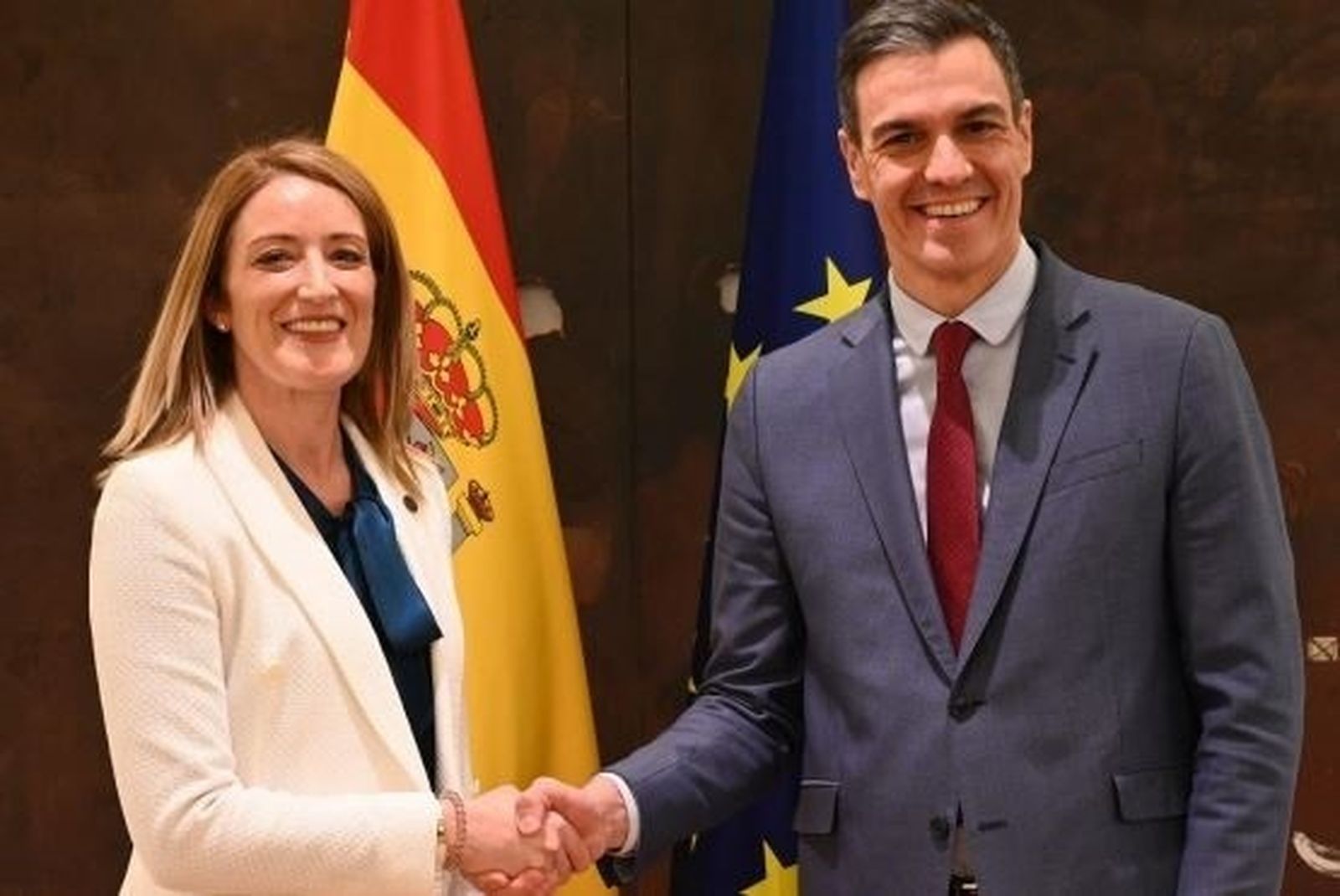 La presidenta de la Eurocámara, Roberta Metsola, y el presidente del Gobierno, Pedro Sánchez