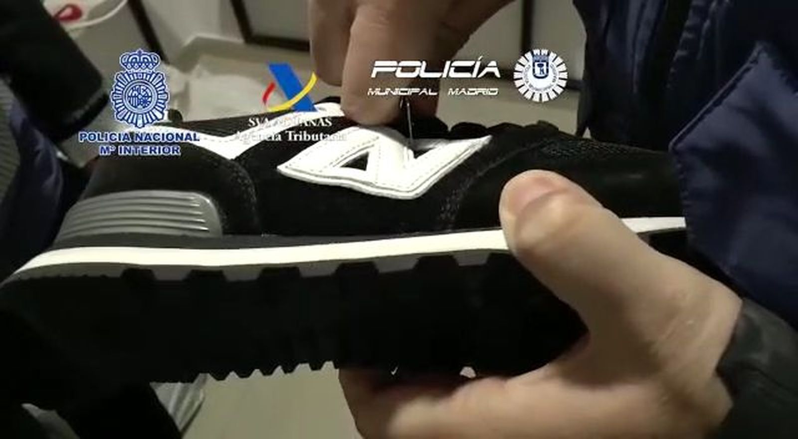 Intervenidas más de 133.000 pares de zapatillas falsificadas en Fuenlabrada y Elche