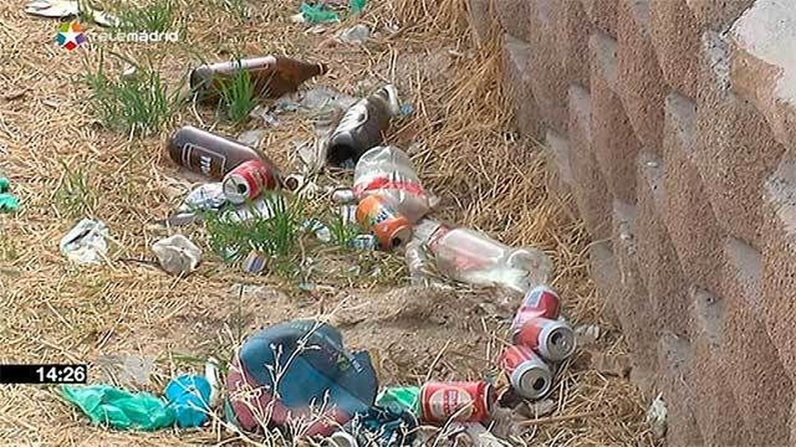 Los vecinos de Tetuan denuncian que los serviciso de limpieza no pasan desde hace semanas