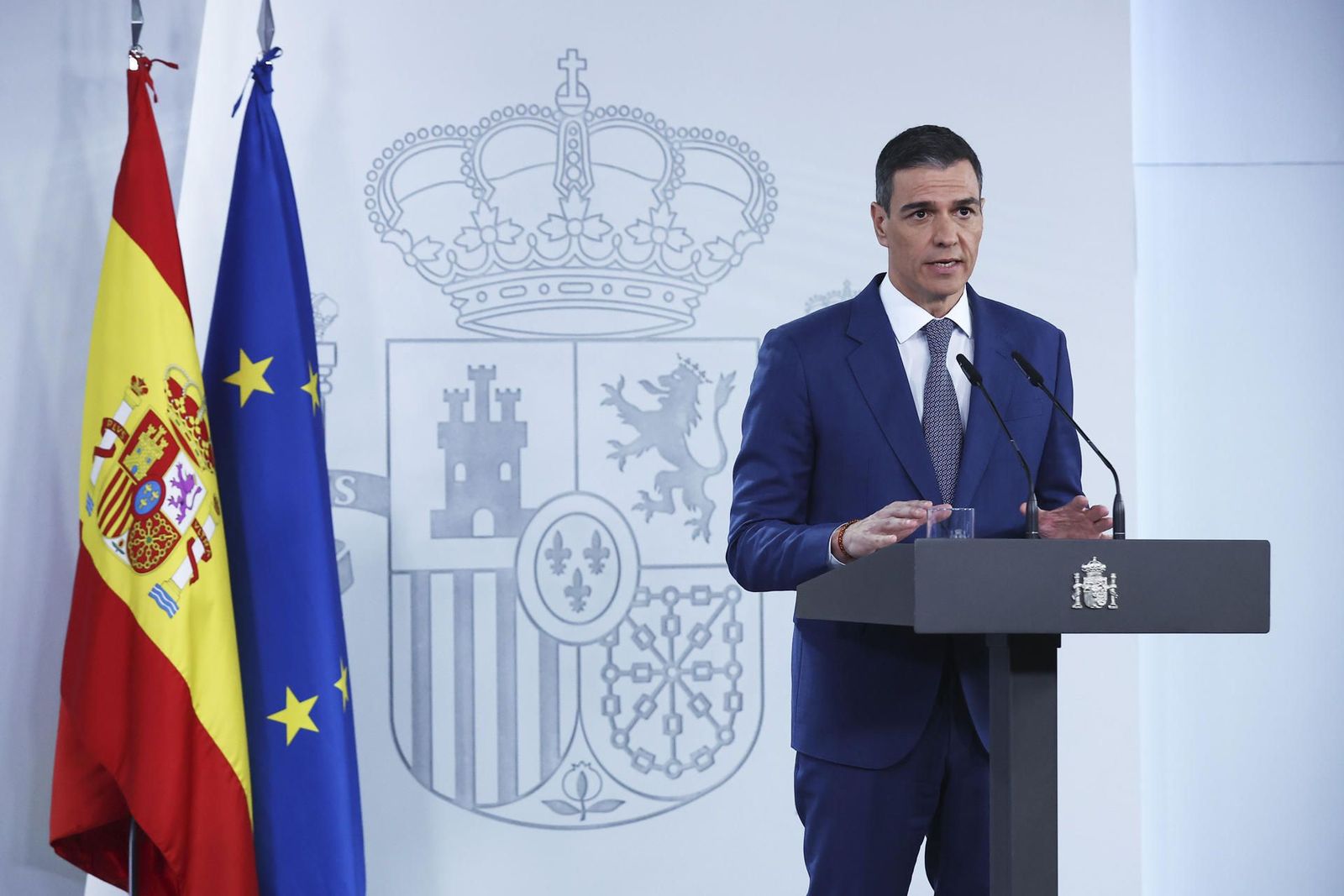 Sánchez felicita el 2 de mayo a los madrileños, "que construyen cada día una región abierta, solidaria y dinámica"