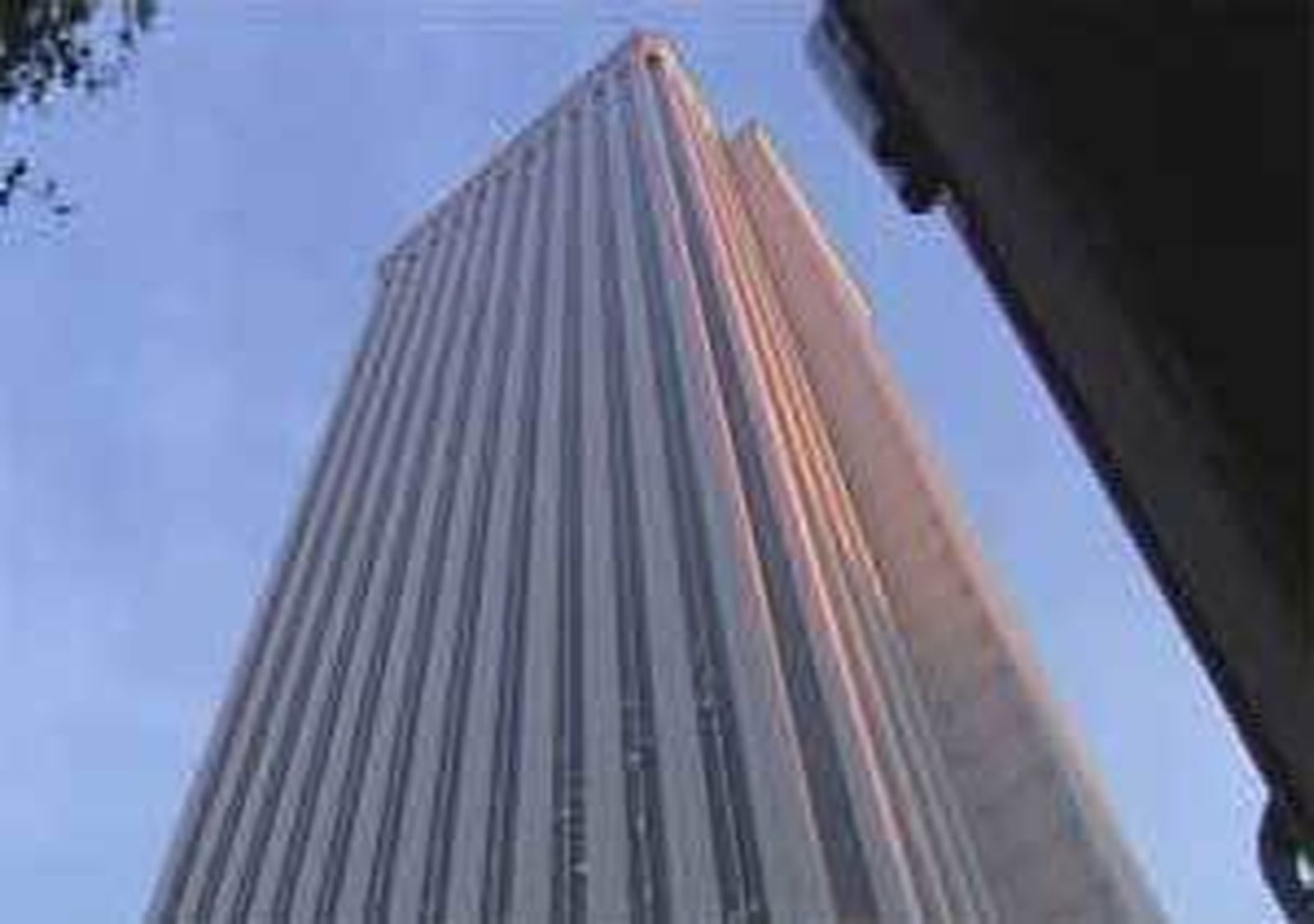 Amancio Ortega presenta a FCC una oferta por Torre Picasso de Madrid