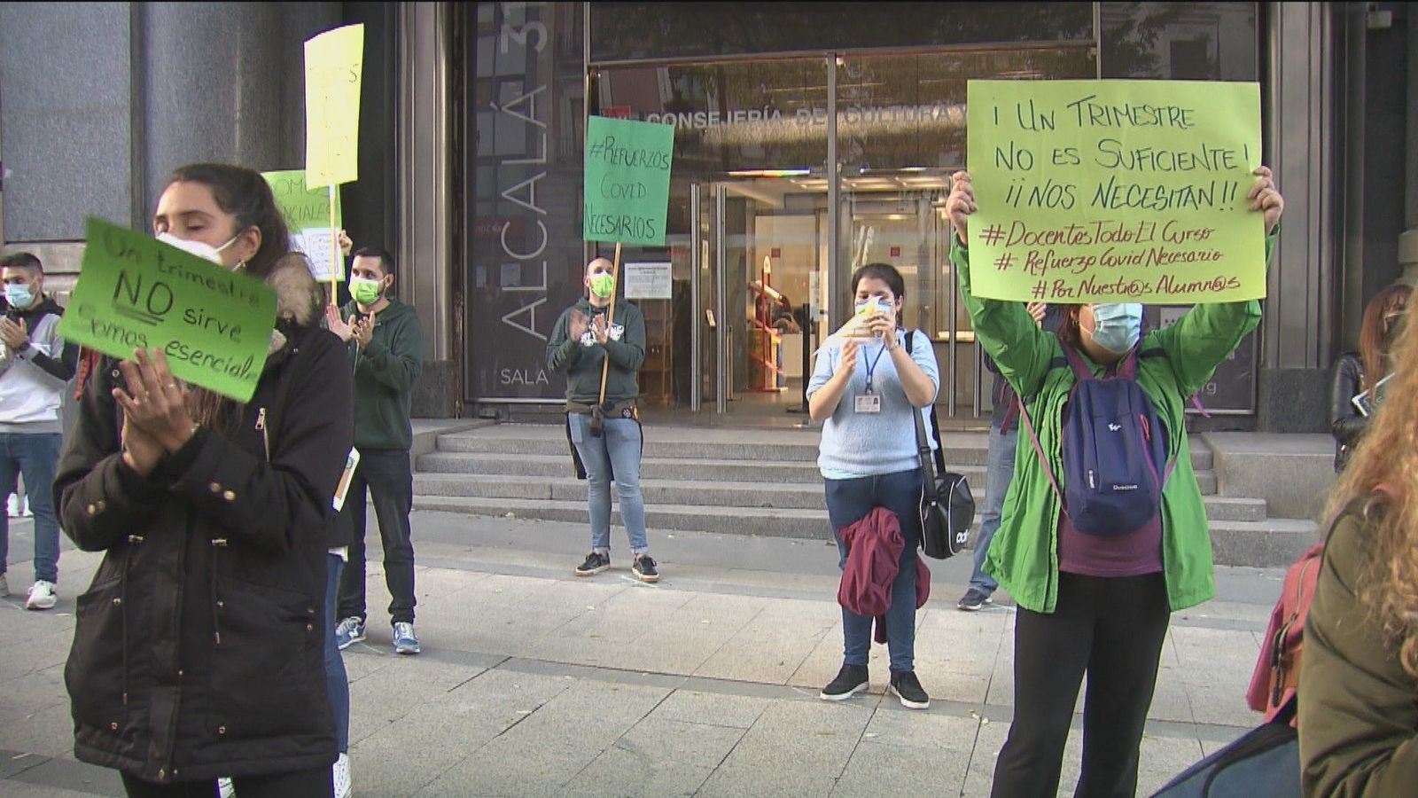 Los docentes de refuerzo por Covid protestan contra su cese en diciembre