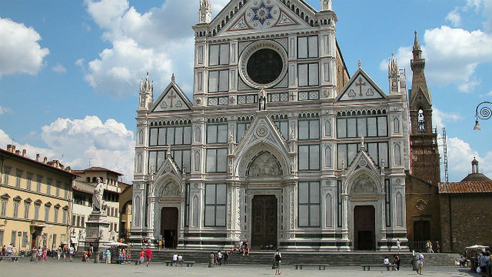 Muere un turista español en Florencia golpeado por la piedra de una iglesia