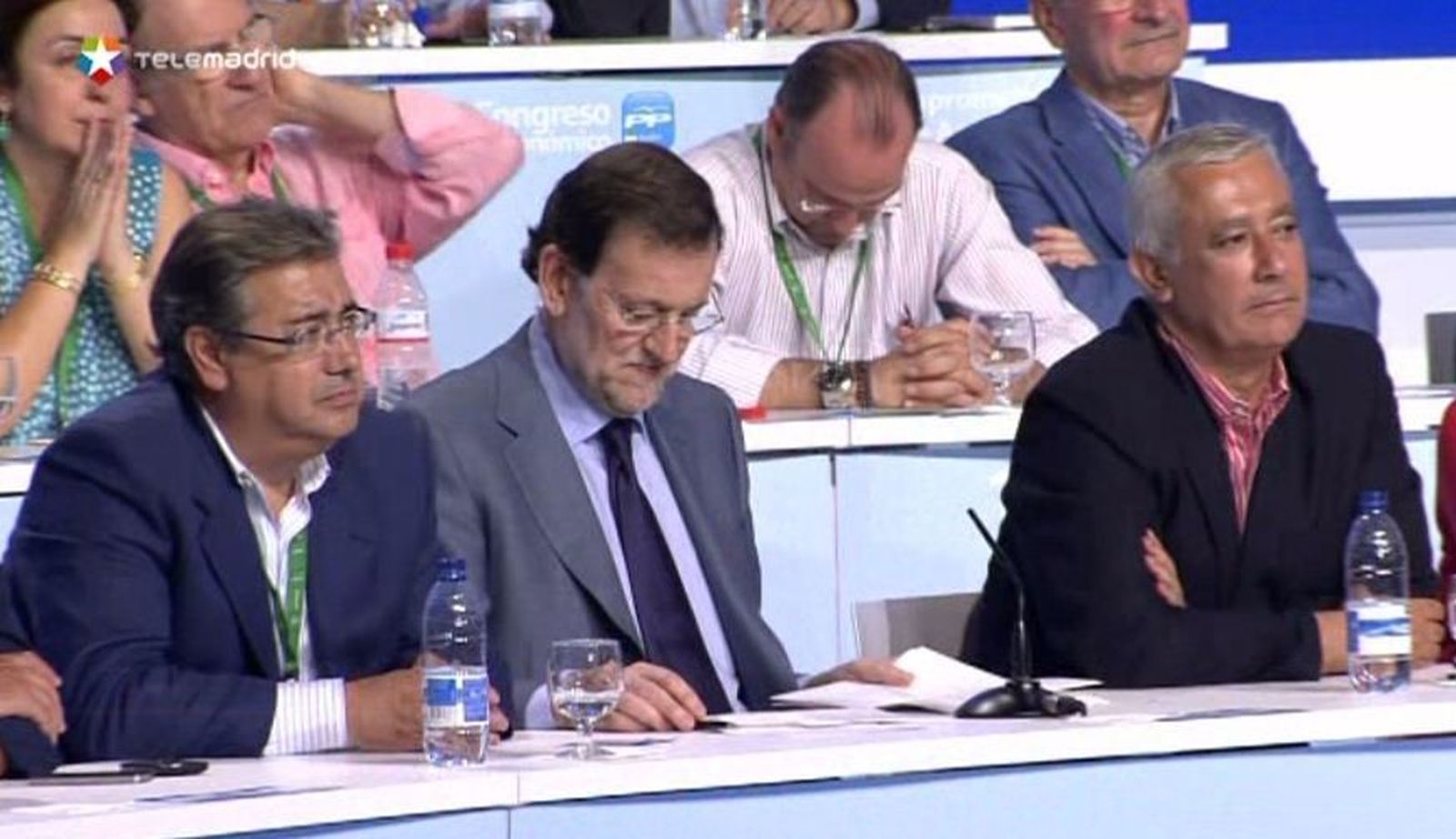 Rajoy: El Gobierno trabaja para los que aplauden, callan e incluso protestan