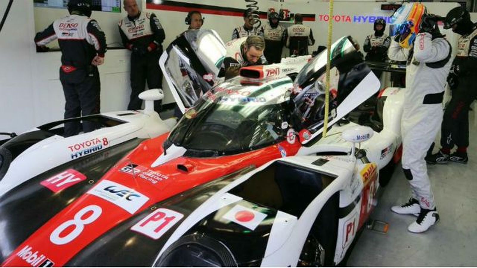 Alonso prueba el Toyota TS050 de las 24 Horas de Le Mans