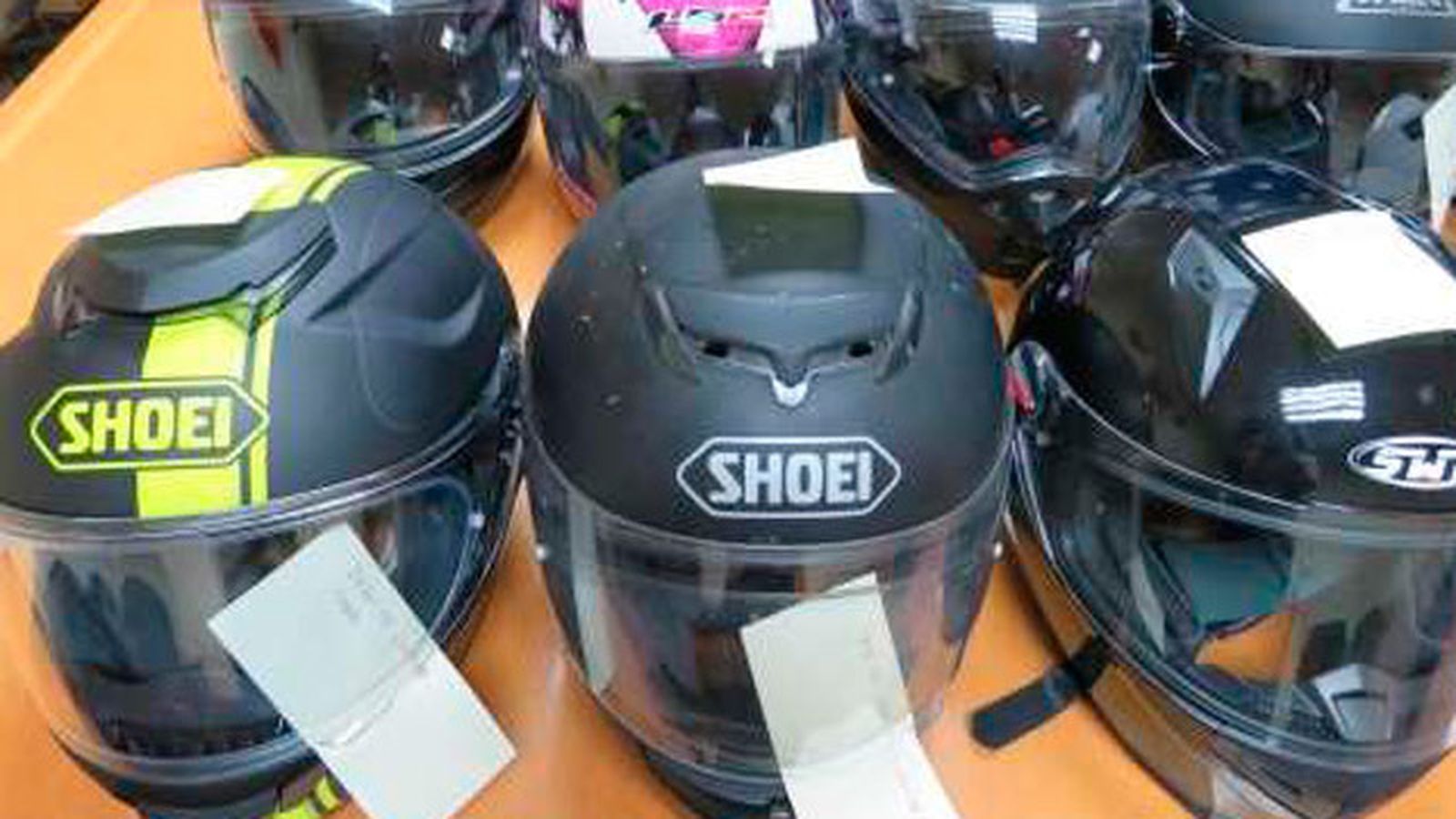 La Policía Nacional recupera 35 cascos de motocicleta que habían sido robados en Madrid