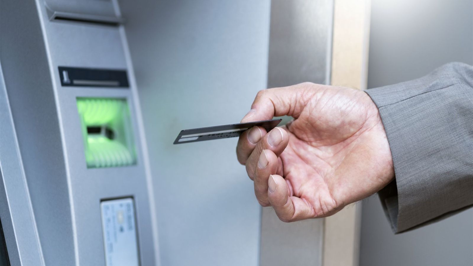 La banca atenderá de forma presencial a nuestros mayores de 9 a 14 horas