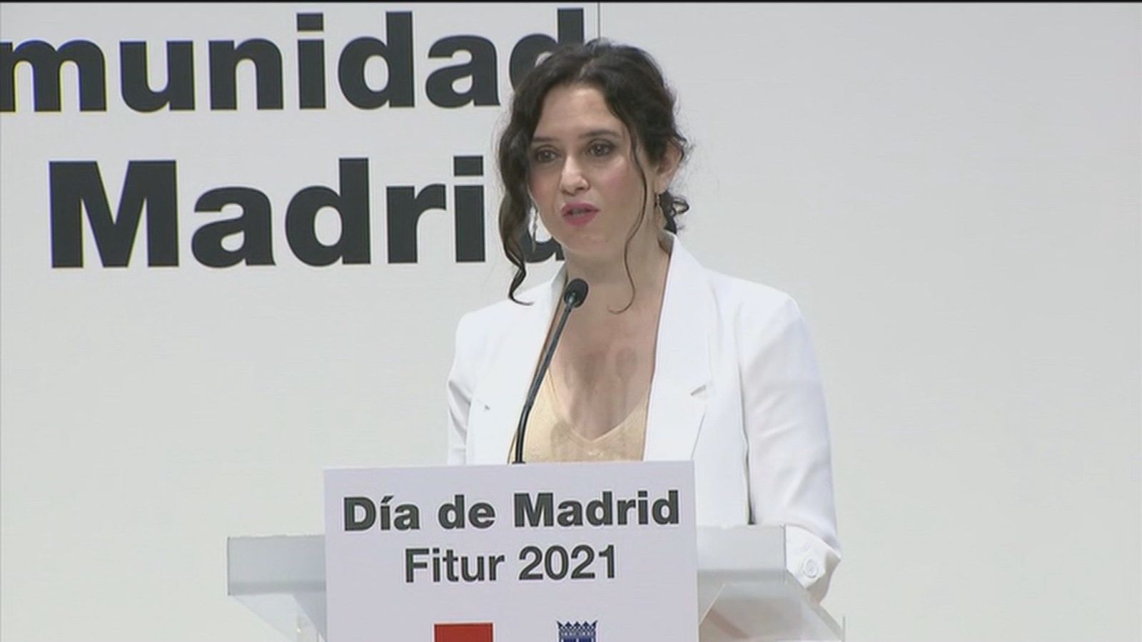 Ayuso anuncia que Madrid acogerá en octubre la gala de los Premios Platino del Cine Iberoamericano
