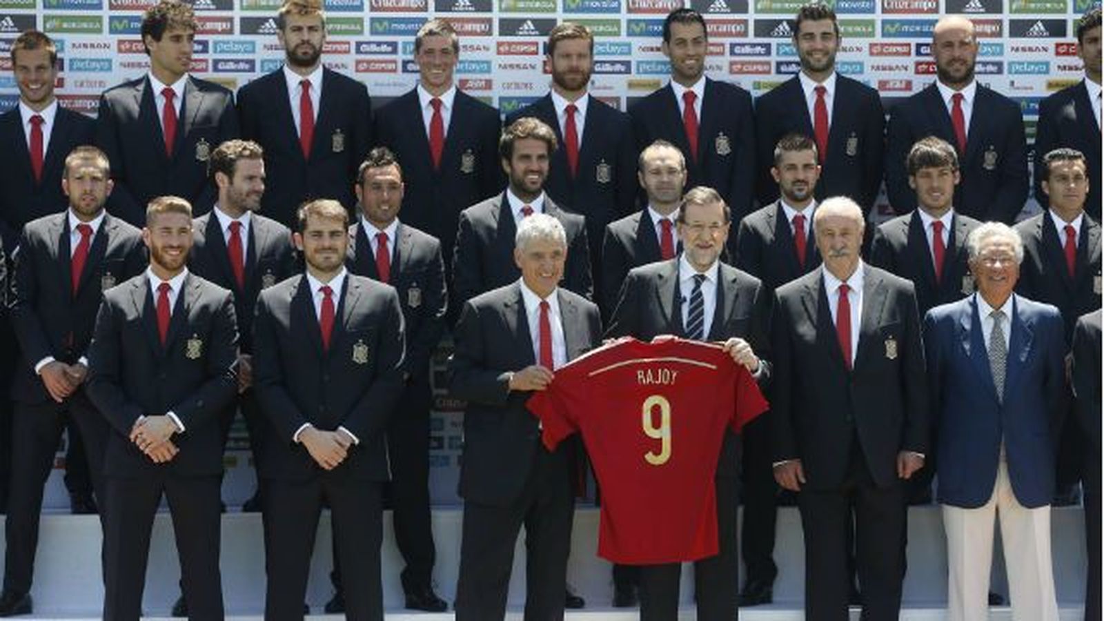 Rajoy despide a la "mejor selección española de la historia"