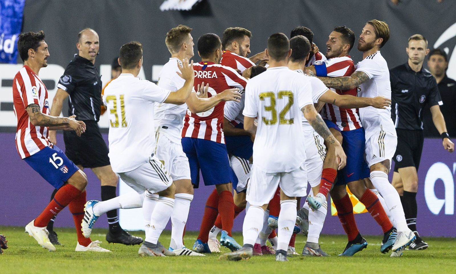 Tangana entre jugadores del Real Madrid y del Atleti