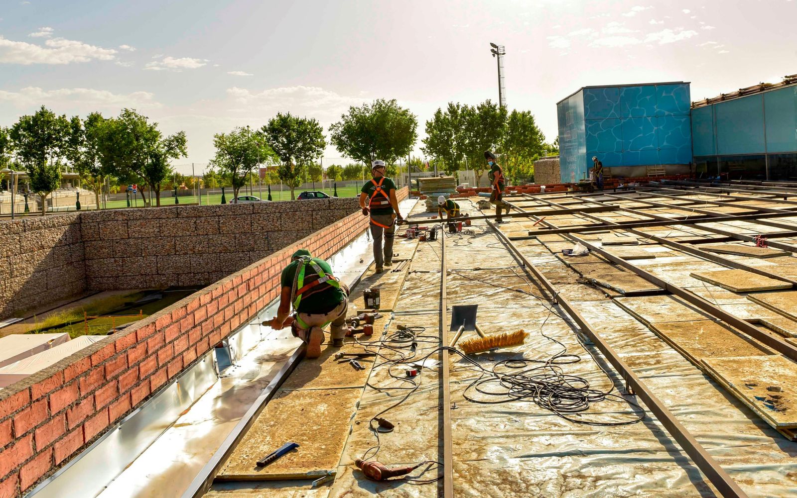 Las obras de la piscina cubierta  obligarán a cerrarla durante el verano por seguridad