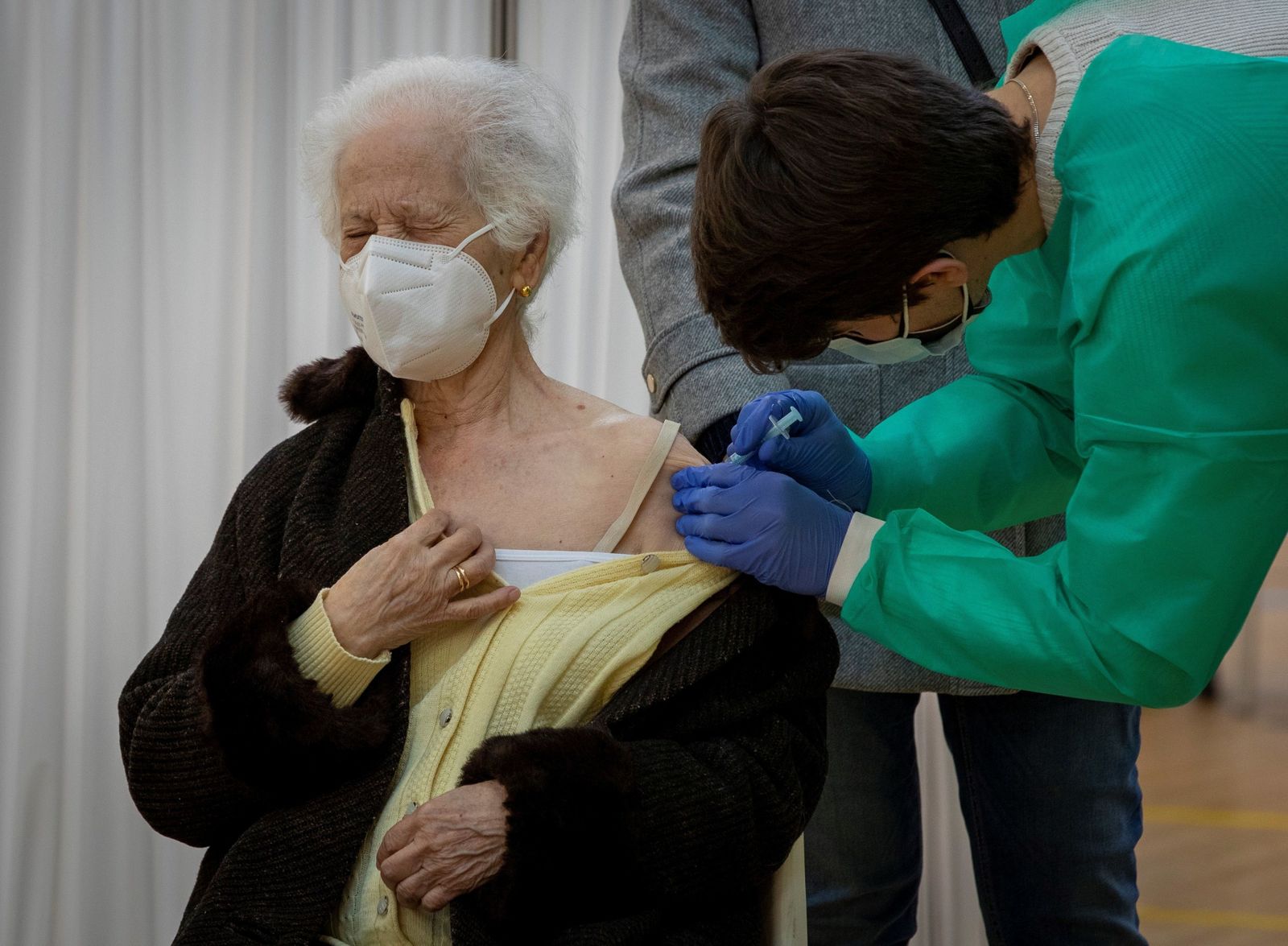 Vacunación y rastreadores, claves para controlar la pandemia