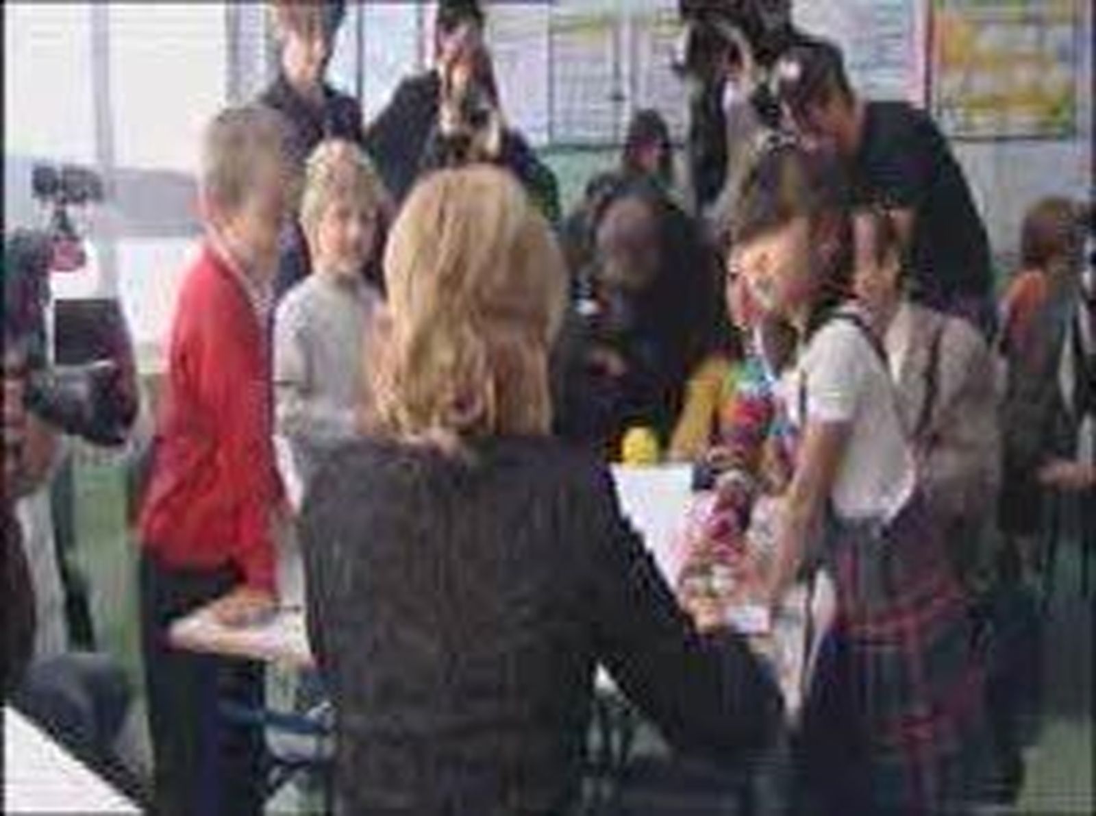 Aguirre inaugura la remodelacion de un colegio en Las Rozas