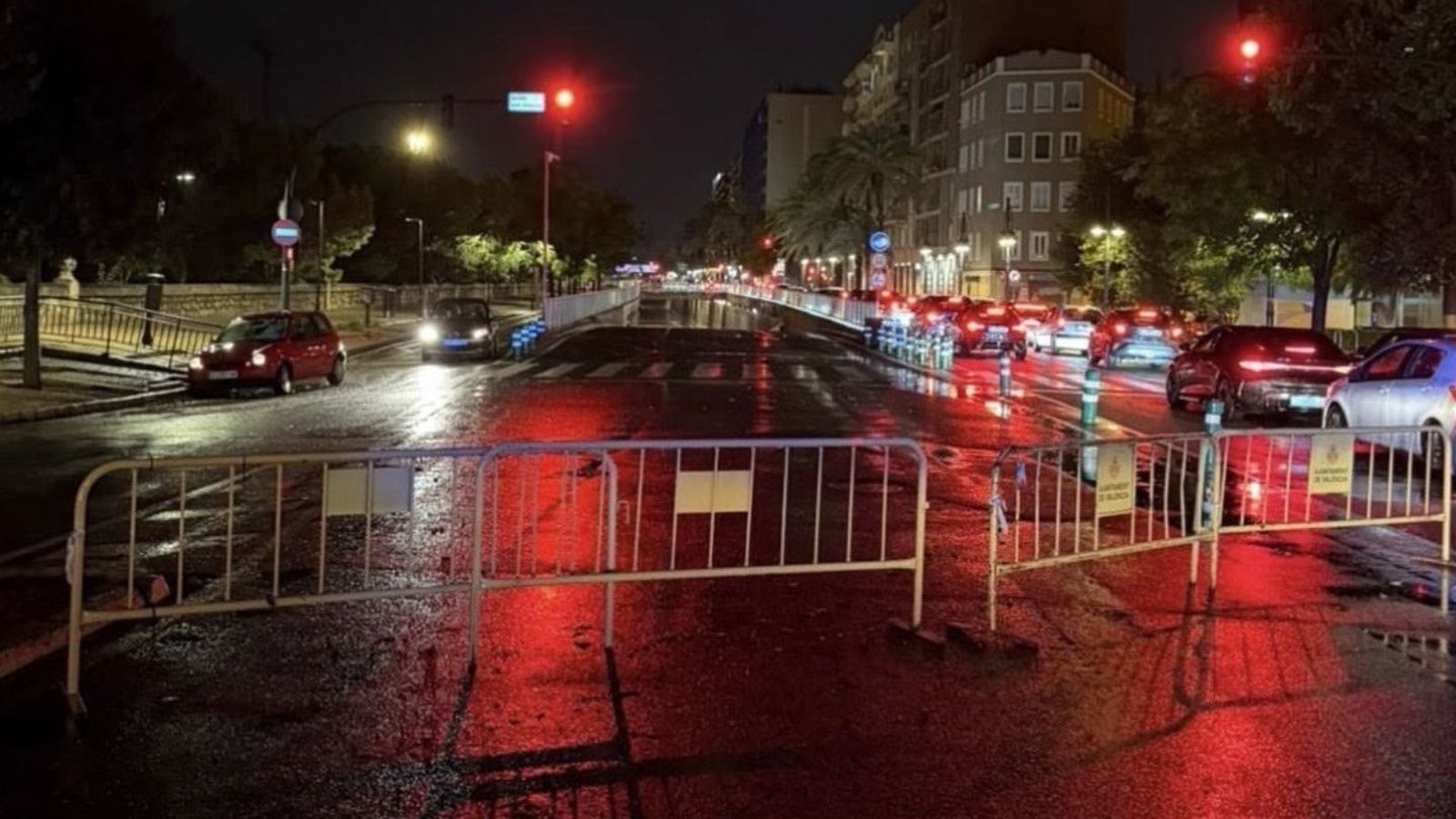 Las lluvias dejan un muerto en Cataluña y 1.080 incidencias en Valencia