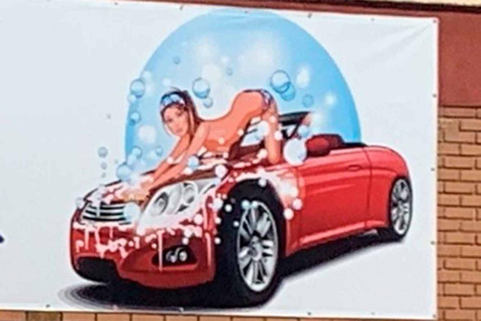El Ayuntamiento de Alcalá lleva a la Fiscalía un cartel publicitario "vejatorio" para las mujeres