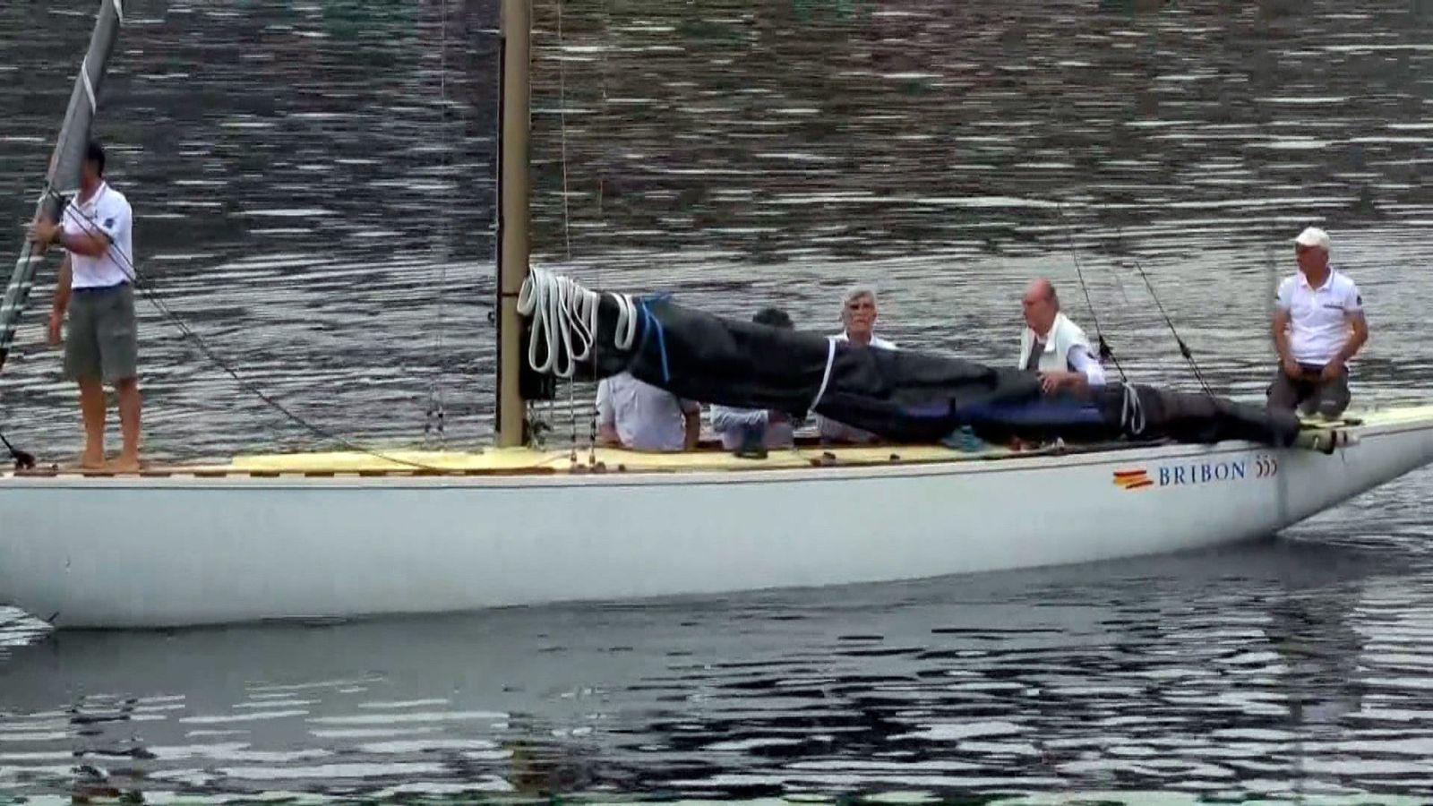 2ª jornada del rey emérito en Sanxenxo: Don Juan Carlos navegó en el Bribón 500