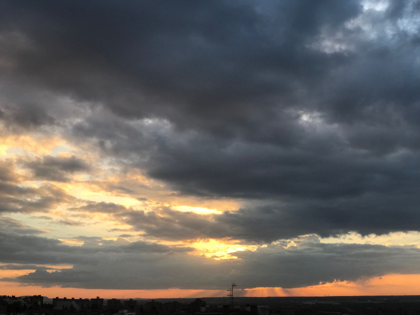Nubes de lluvia en Alcalá de Henares