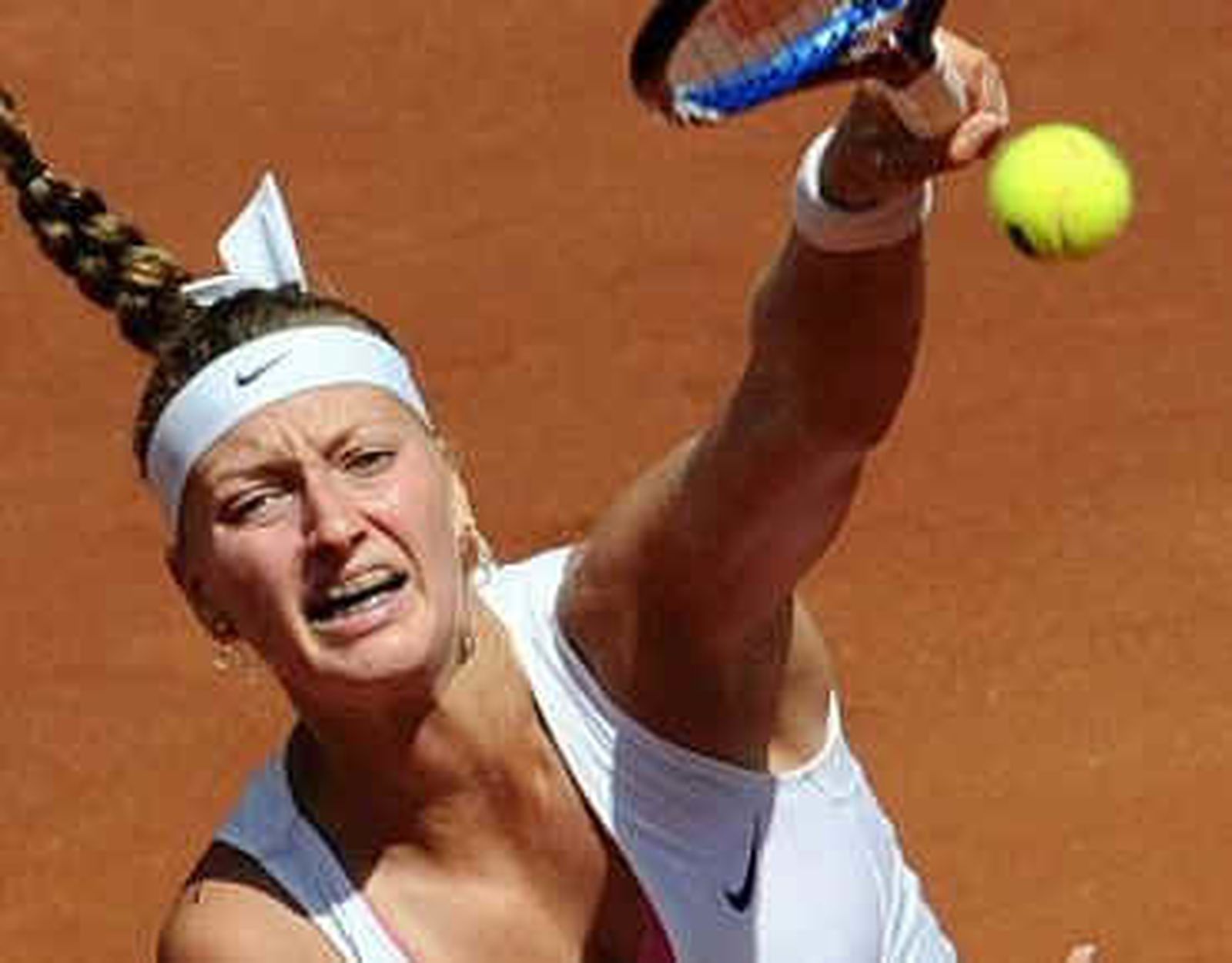 Kvitova pasa a la final de Wimbledon tras derrotar a Azarenka