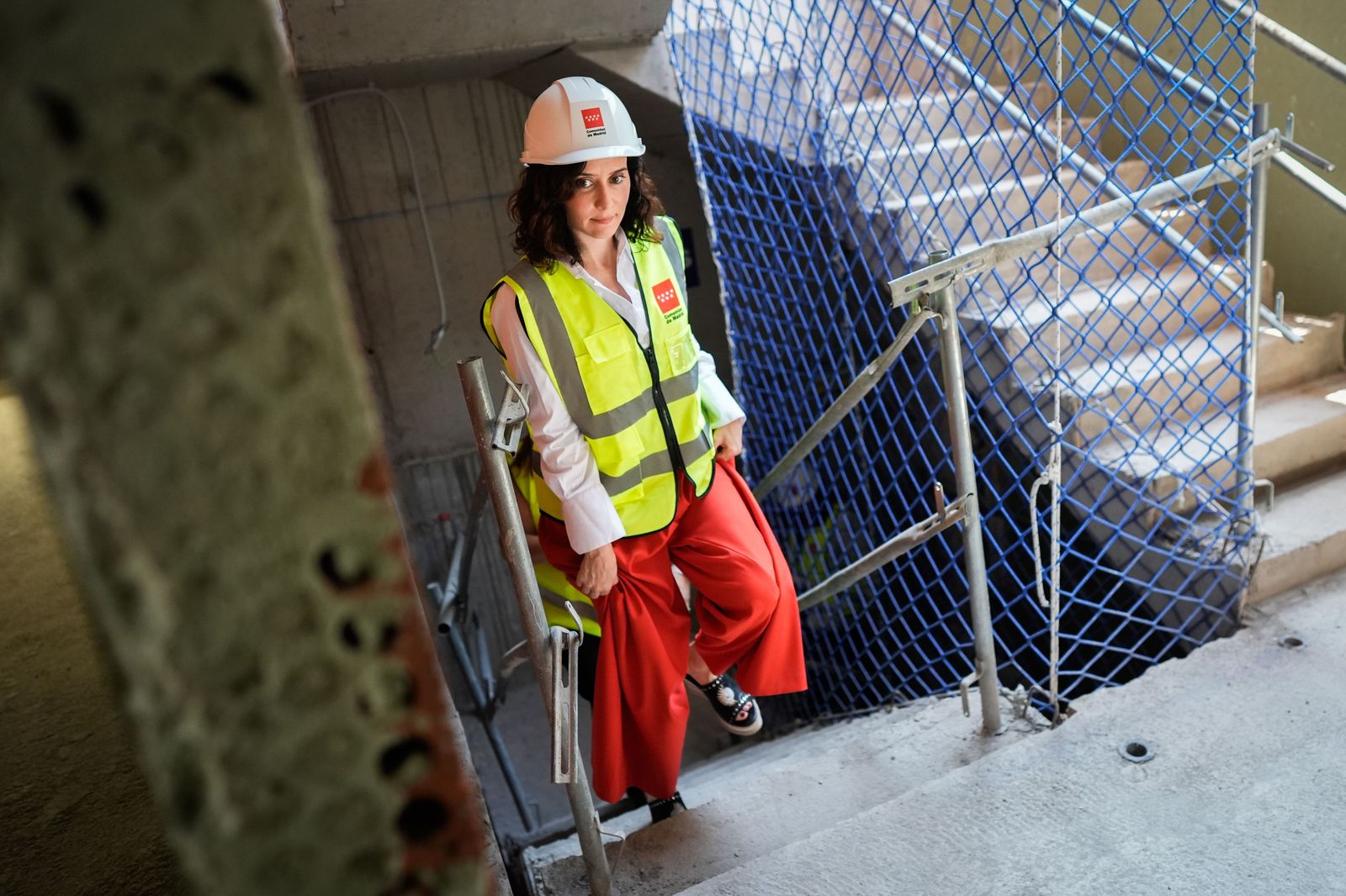 Ayuso visita las obras de la Unidad de Protonterapia de Fuenlabrada