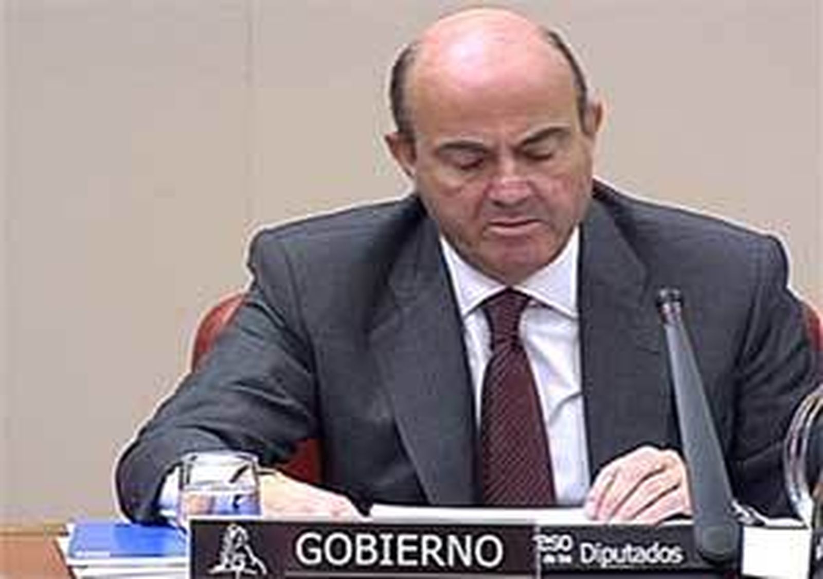 El Gobierno promoverá el arbitraje para los clientes de preferentes de Bankia