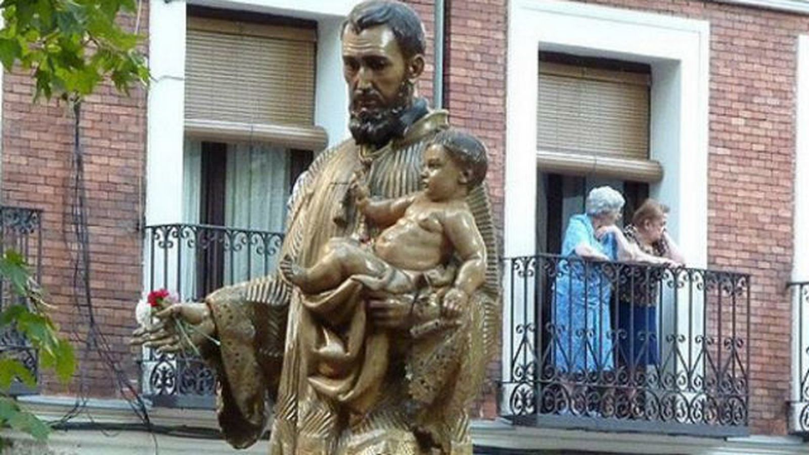 San Cayetano recorre las calles del distrito centro