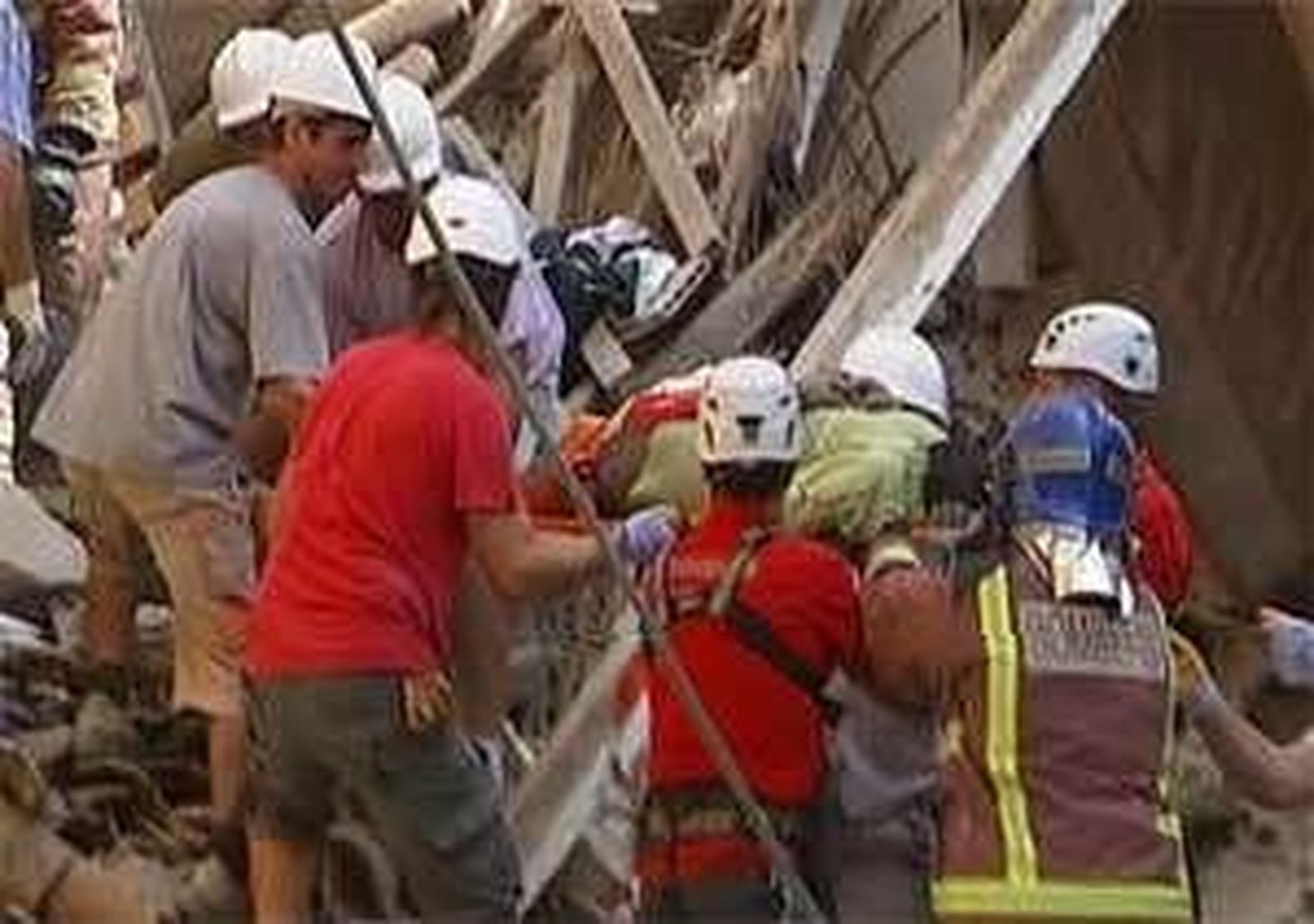 El Ayuntamiento de Lleida investigará el  derrumbe del edificio, que tenía grietas