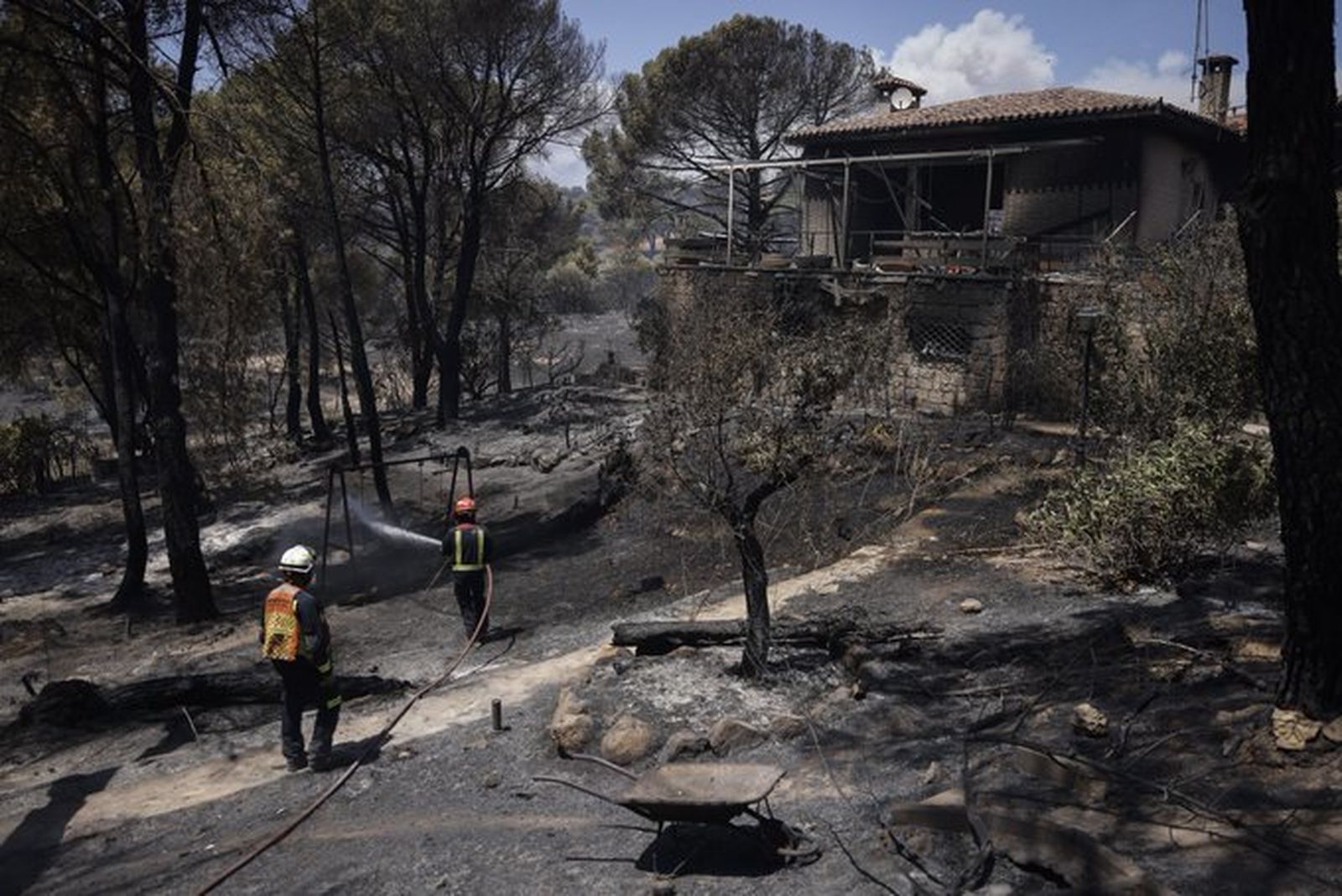 Vivienda y terreno afectado por el incendio forestal de la Sierra Oeste de Madrid en julio de 2026