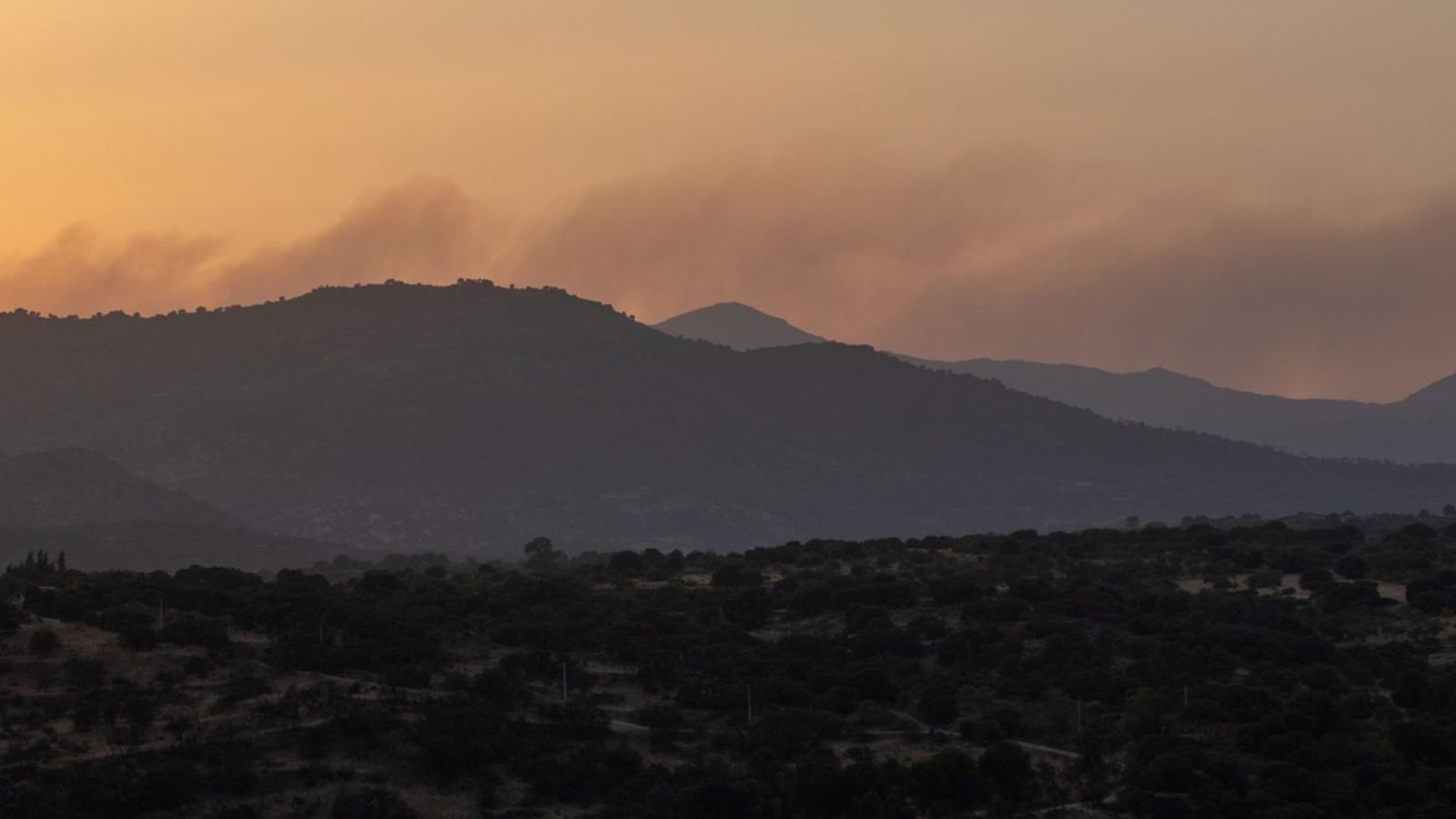 El incendio de Almorox (Toledo) sigue sin control y alcanza ya 600 hectáreas de la Comunidad de Madrid