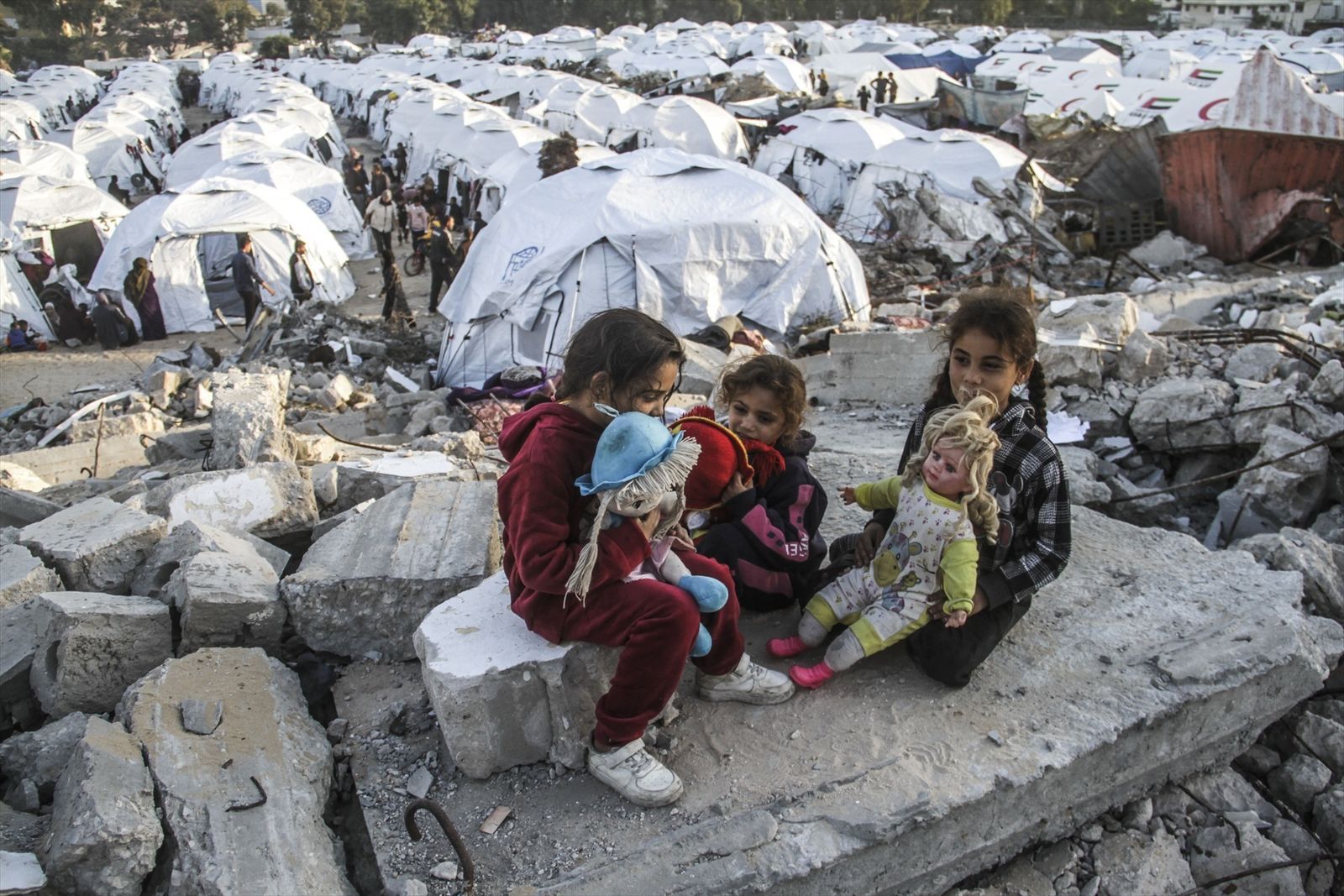 Niños en un campo de desplazados en Gaza, en diciembre de 2024