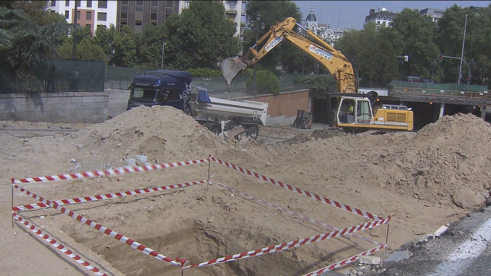 Aparecen restos arqueológicos durante las obras de Plaza España